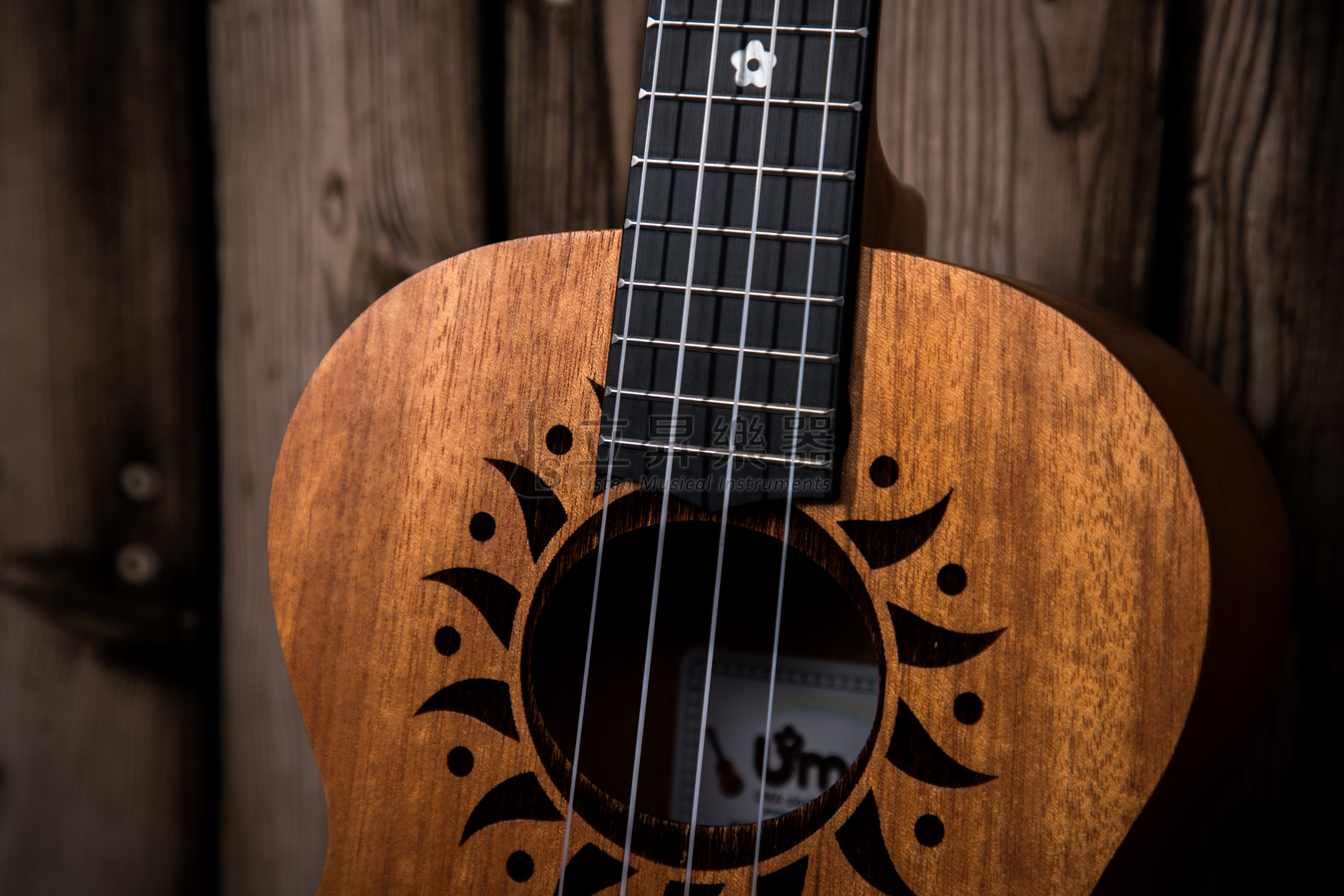 UMA UMA VALI-ST 太陽圖騰 桃花心木面單 26吋 烏克麗麗【附原廠琴袋】 第 5 張圖片｜三峽烏克麗麗