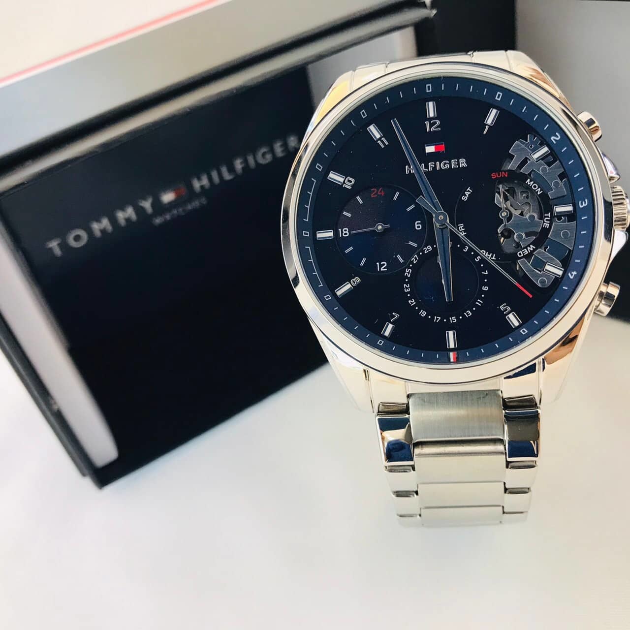 【Tommy Hilfiger】紳士藍鏤空設計三眼男錶 1710448 44mm 現代鐘錶