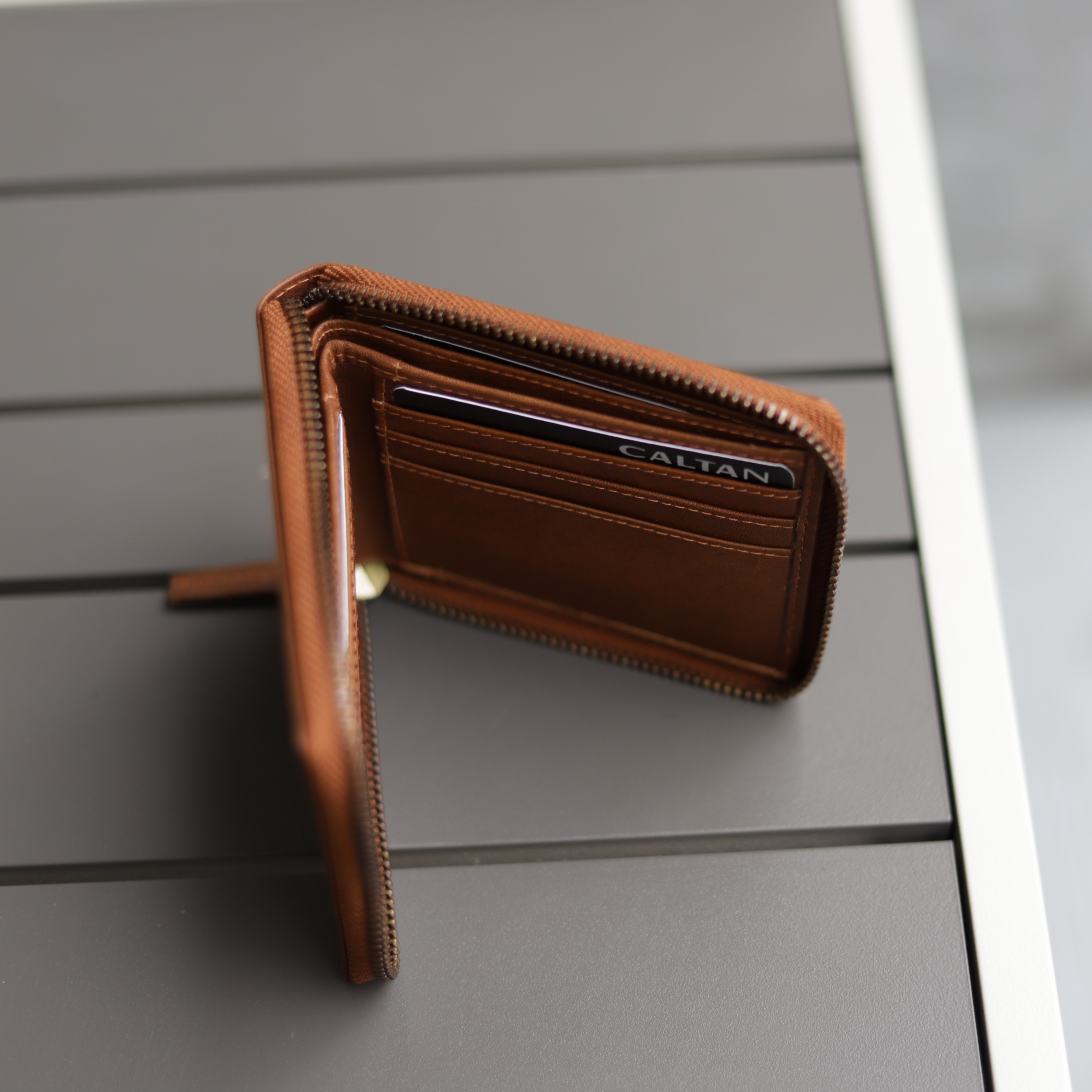 『新品上市』老爺有喜 經典真皮全包式拉鍊短夾(072916cd)