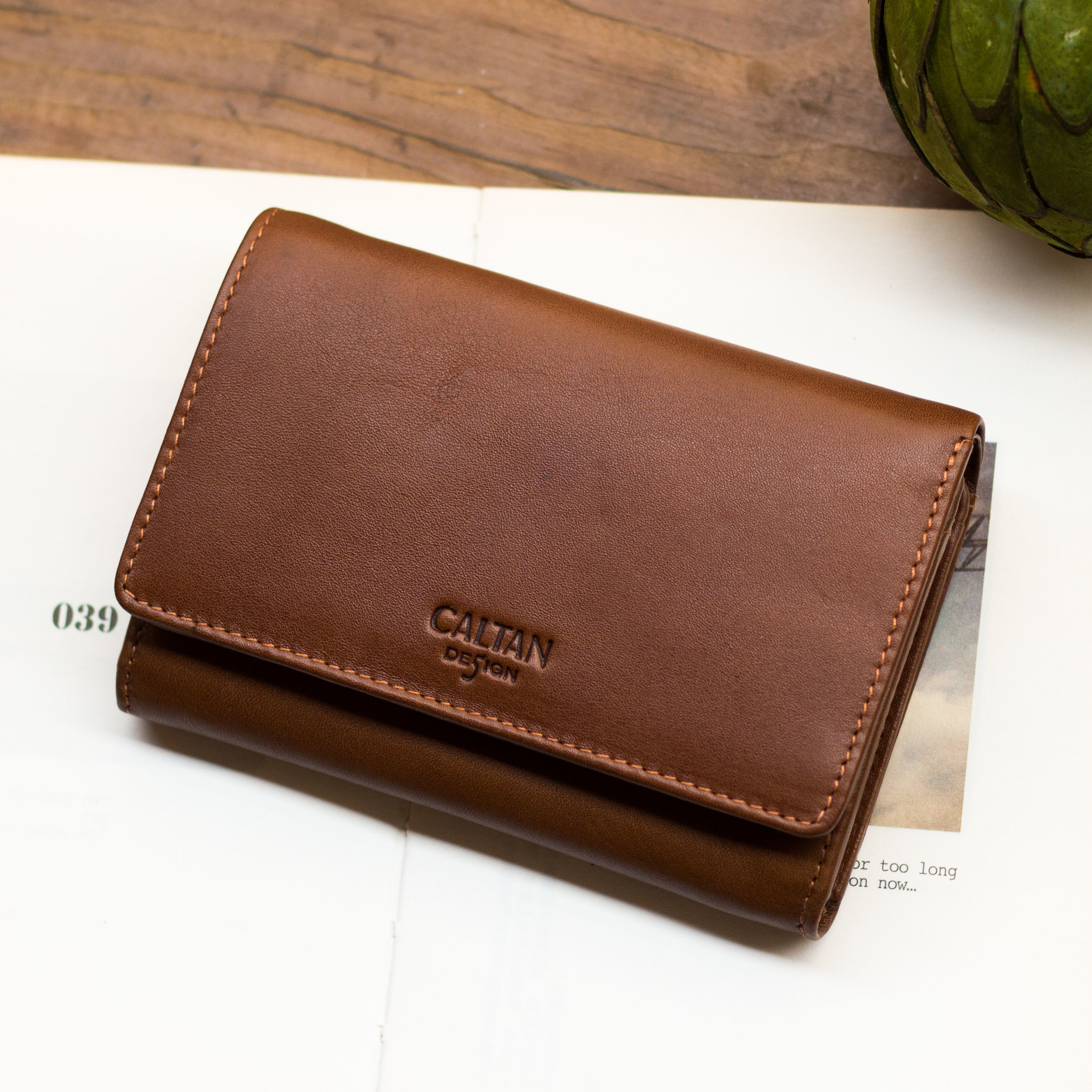 『新品上市』老爺有喜 中性三折扣式真皮中長夾(072622cd)