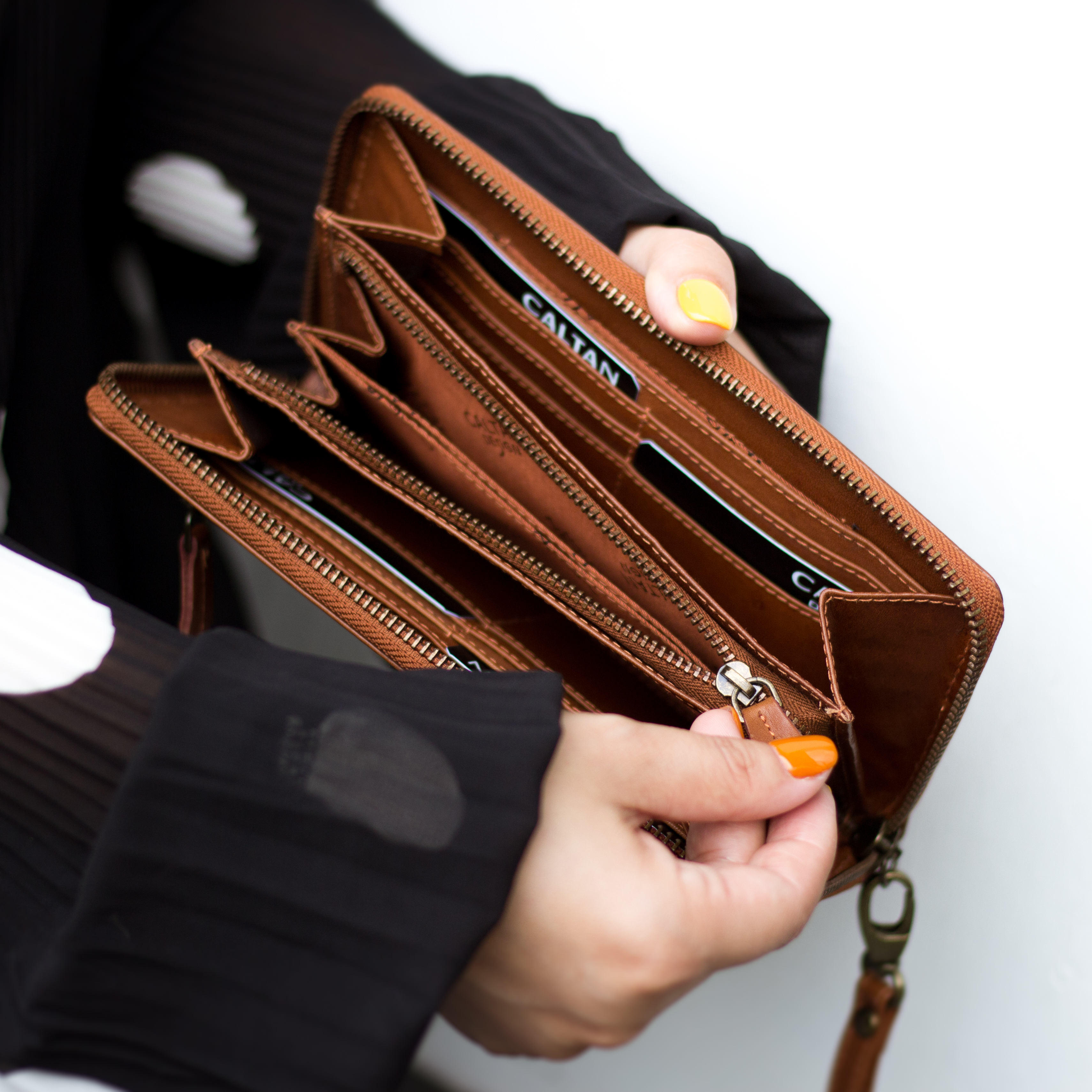 『新品上市』老爺有喜 真皮手掛式拼接風拉鍊兩用長夾(072621cd)