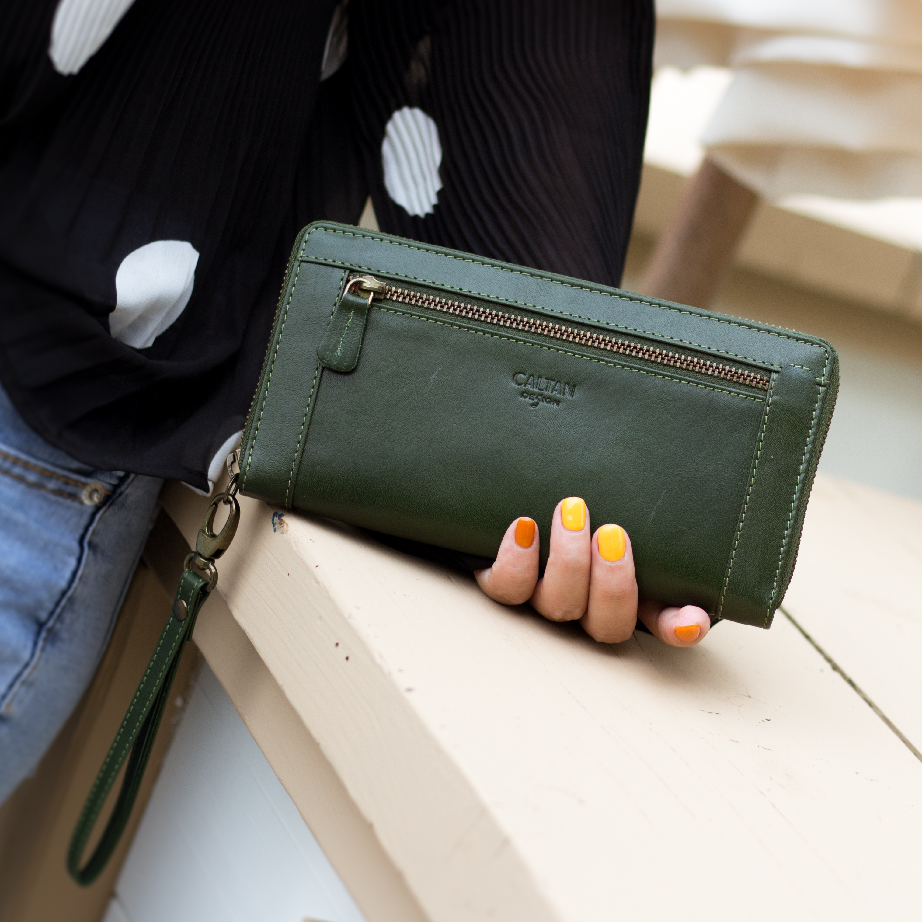 『新品上市』老爺有喜 真皮手掛式拼接風拉鍊兩用長夾(072621cd)