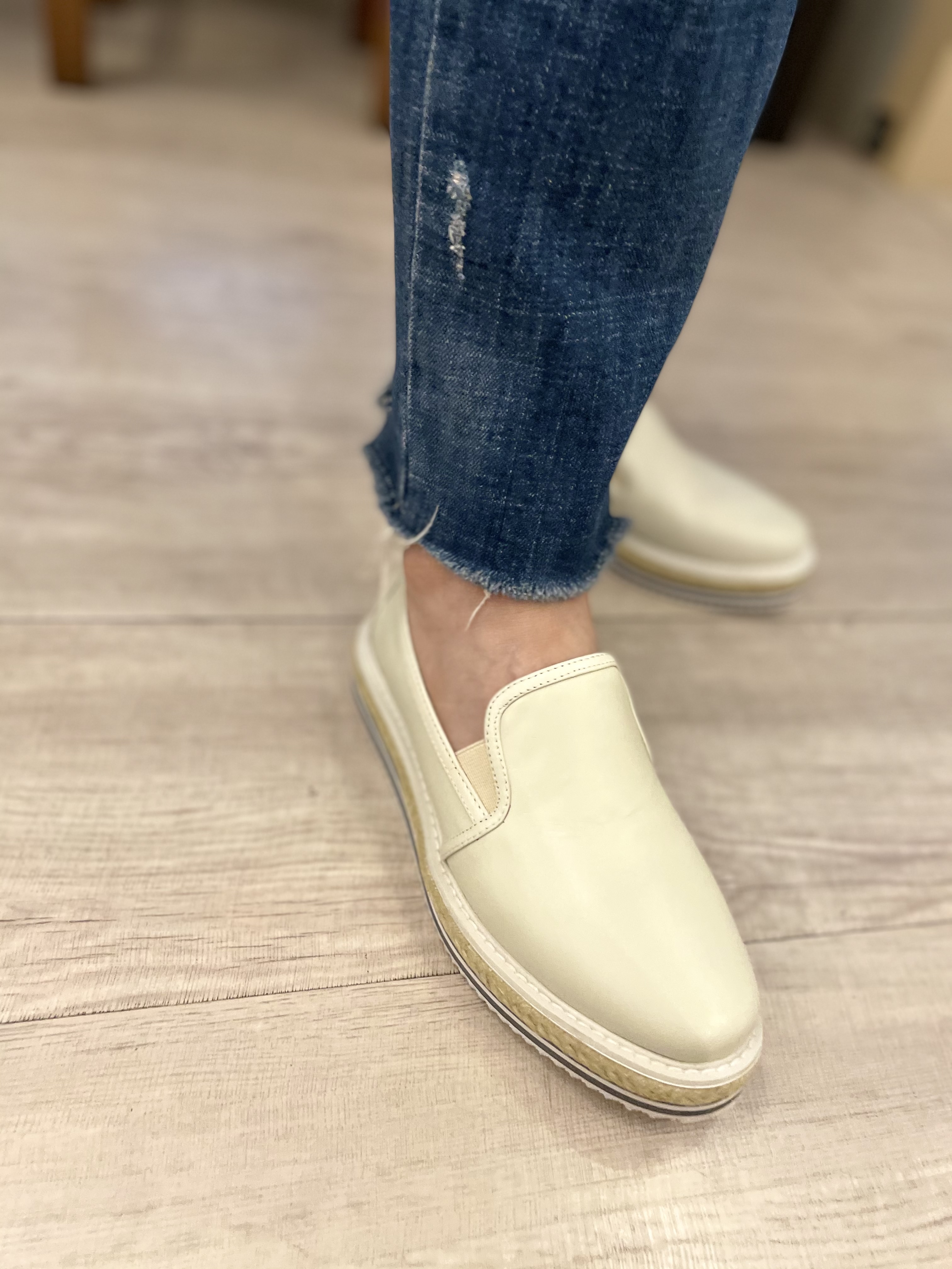 米白皮質厚底鞋款