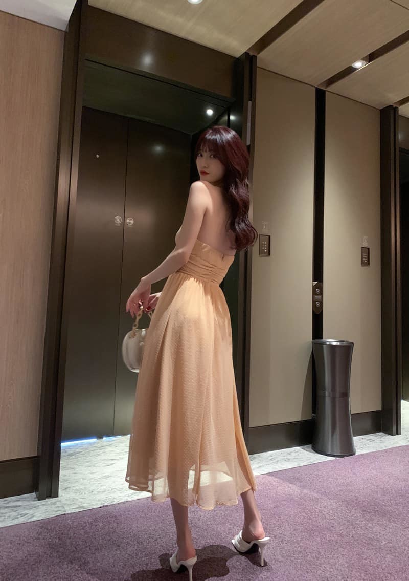 立體點點 繞脖收腰洋裝