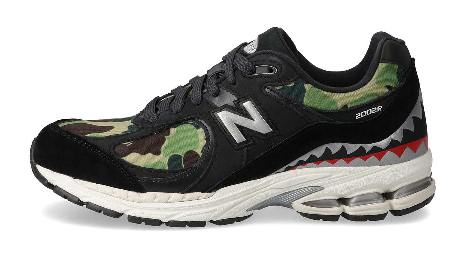 A BATHING APE x New Balance 2002R 聯名款猿人黑迷彩男女款M2002R