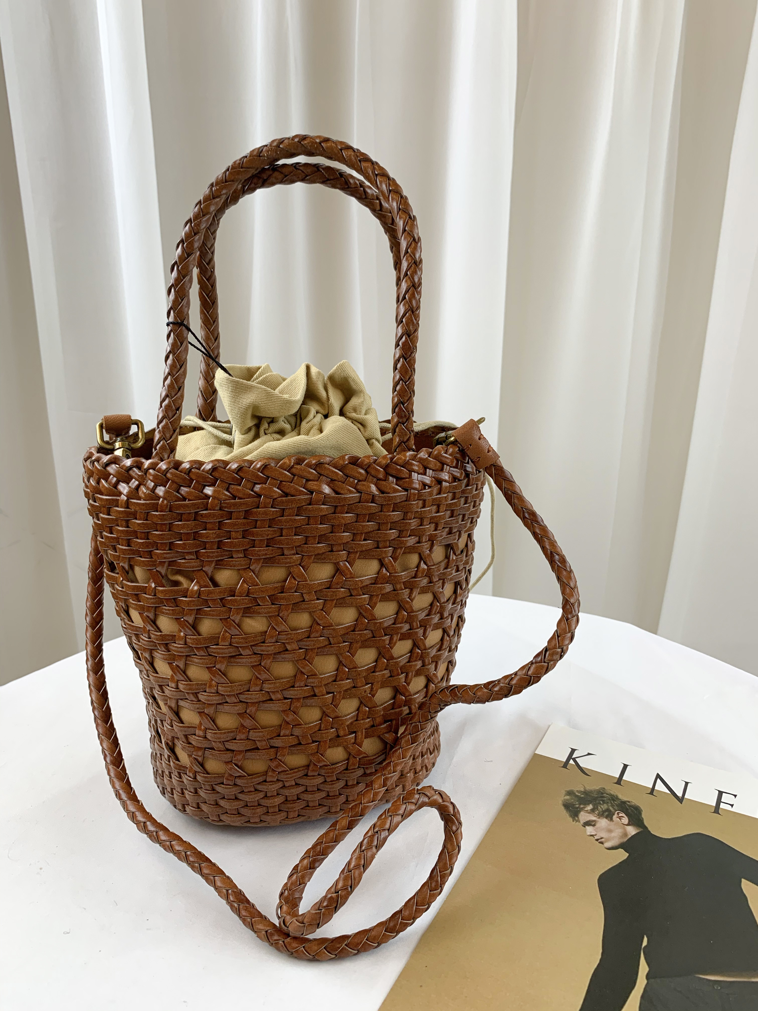 ｜限時優惠｜ 焦糖棕 編織牛皮小手提包 附贈束口袋 #18031