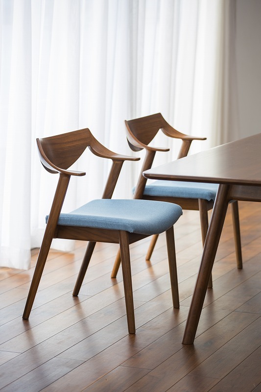 sphere 短扶手餐椅