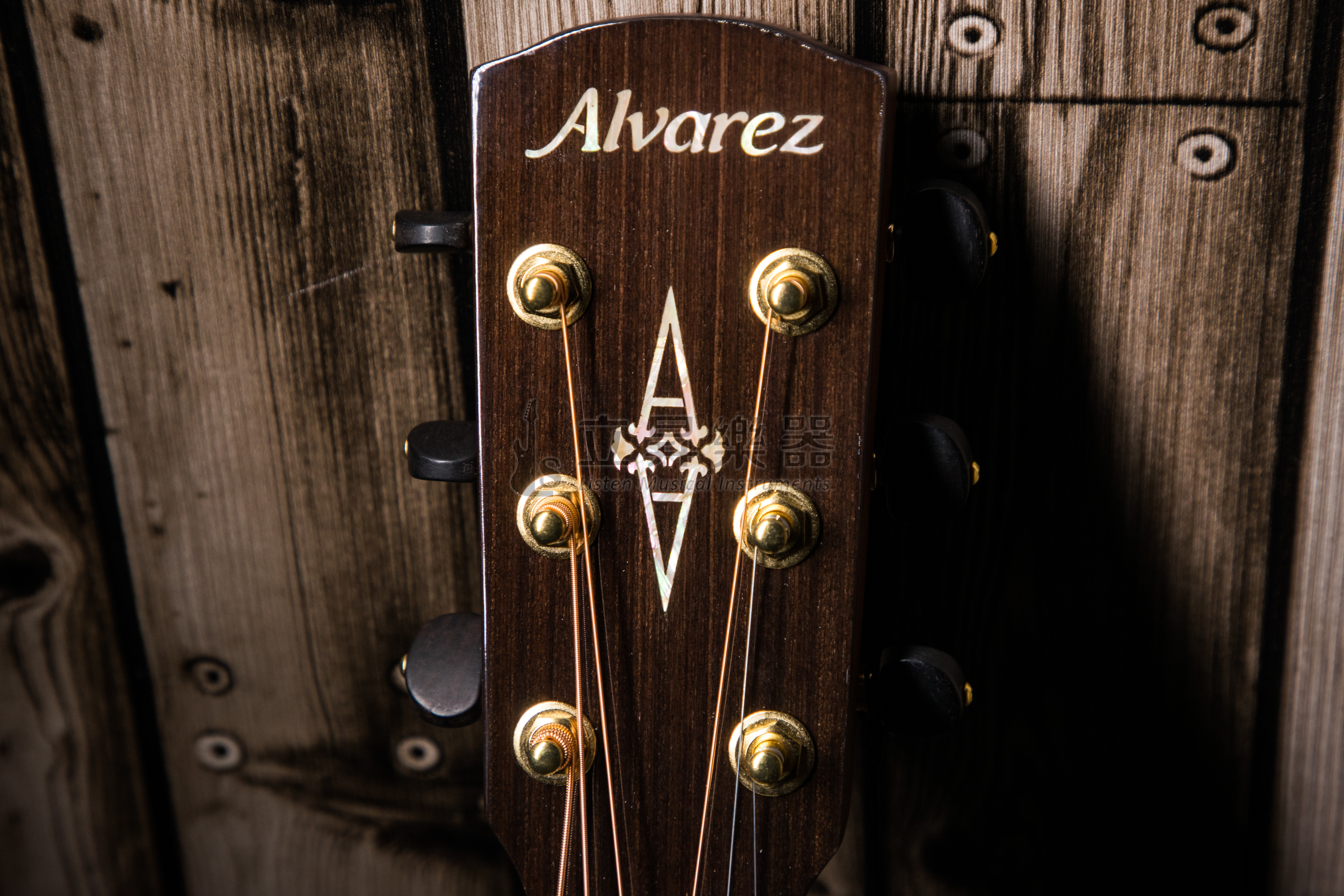 Alvarez Alvarez MGA70WCARSHB AA級西提卡雲杉面板、胡桃木側背板 全單板木吉他 GA桶 (附原廠厚袋、配件包) 第 4 張圖片｜三峽吉他 / Bass