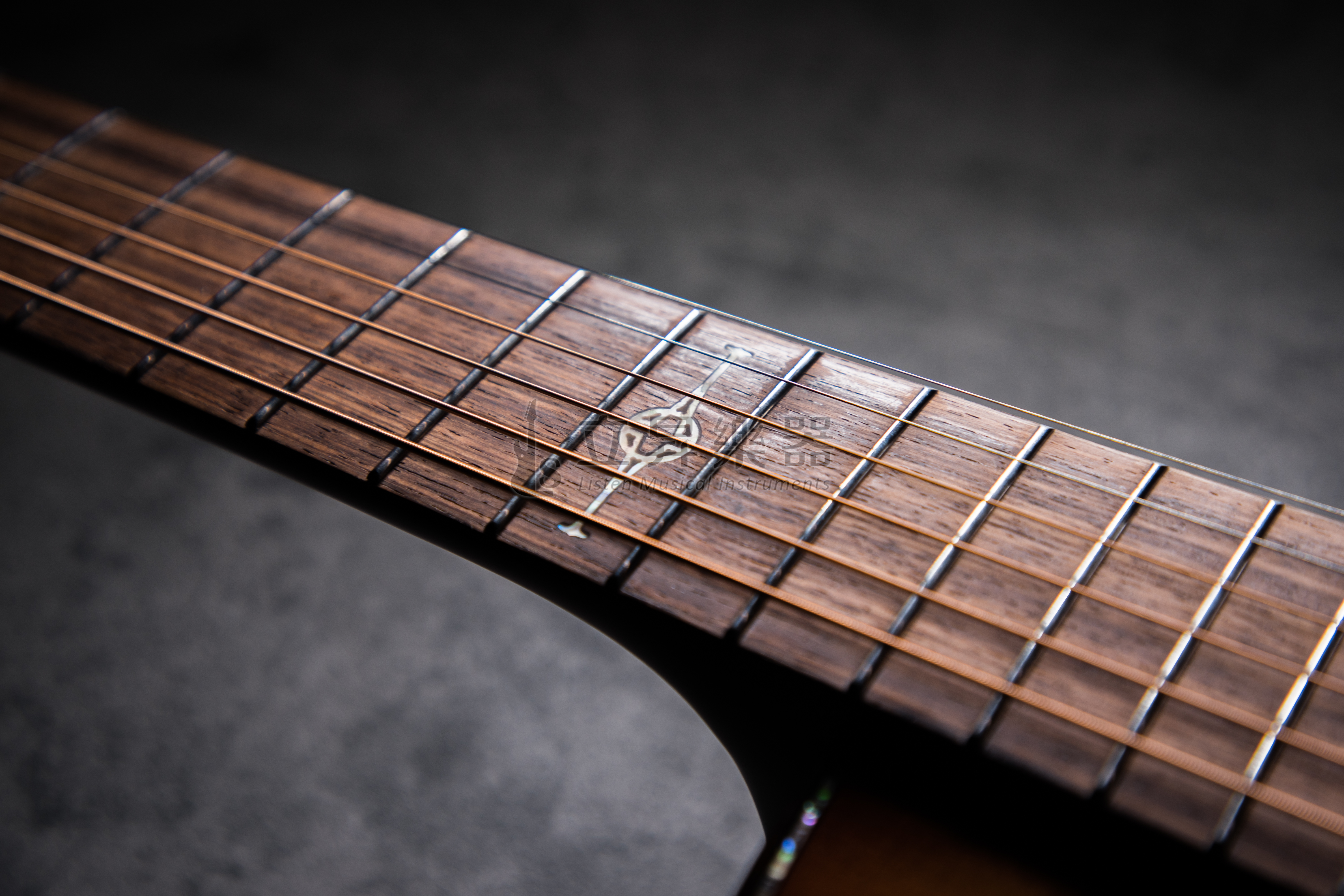 Alvarez Alvarez MGA70WCARSHB AA級西提卡雲杉面板、胡桃木側背板 全單板木吉他 GA桶 (附原廠厚袋、配件包) 第 6 張圖片｜三峽吉他 / Bass