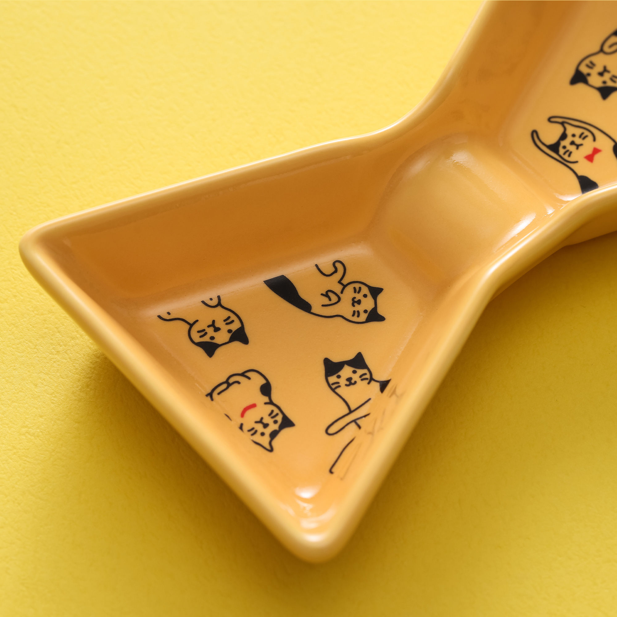 Mao's樂陶陶2021公益計畫貓奴的生活提案蝴蝶結醬油碟。