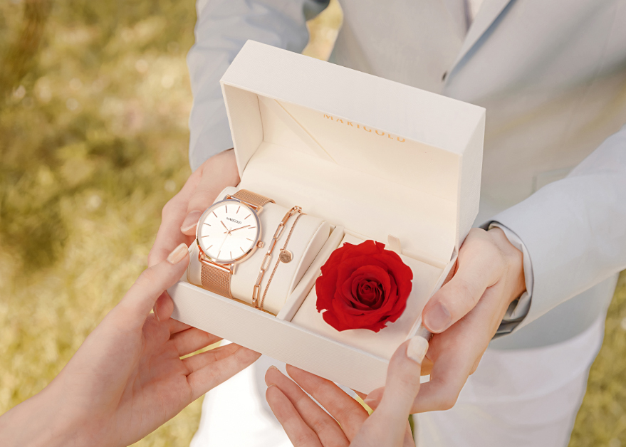 Innocent 白面玫金框腕錶