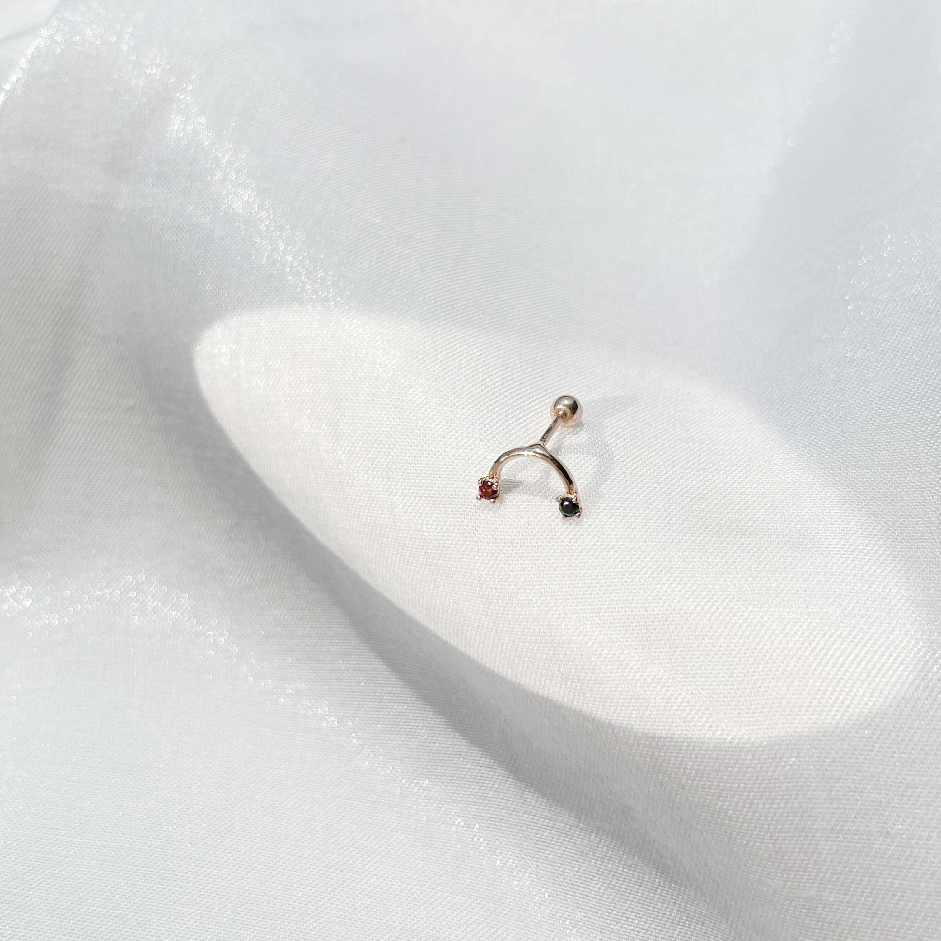 小微笑石榴黑尖晶轉珠耳環