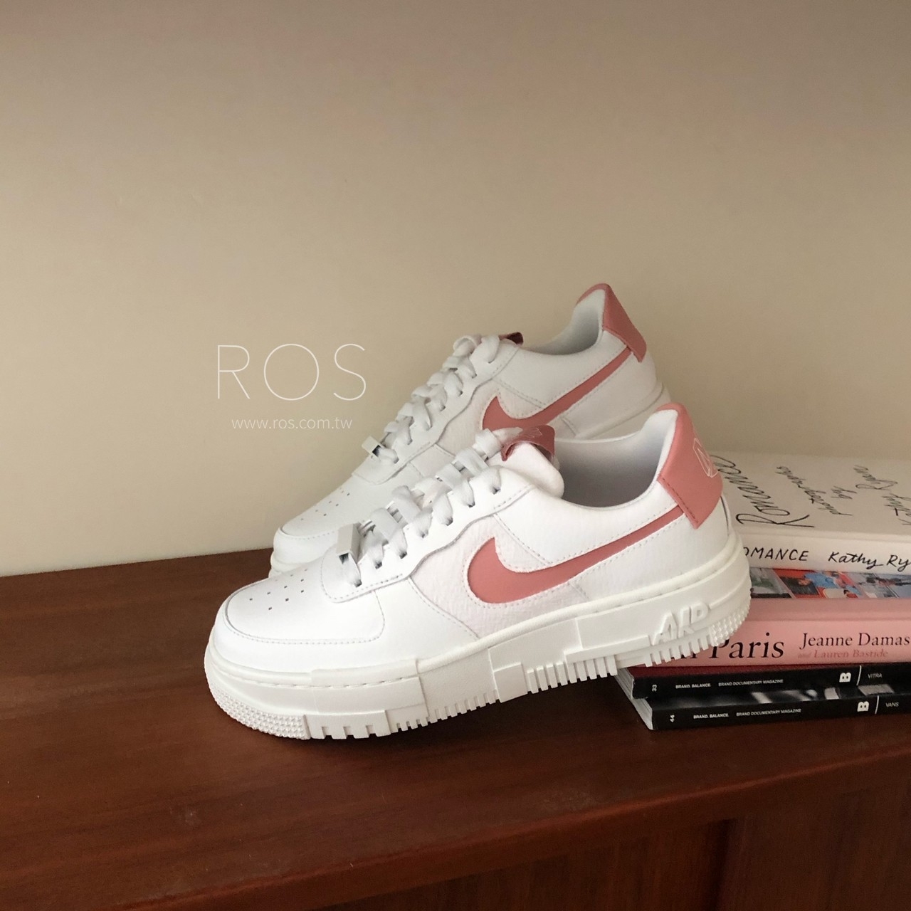Nike WMNS Air Force 1 PIXEL 解構粉勾