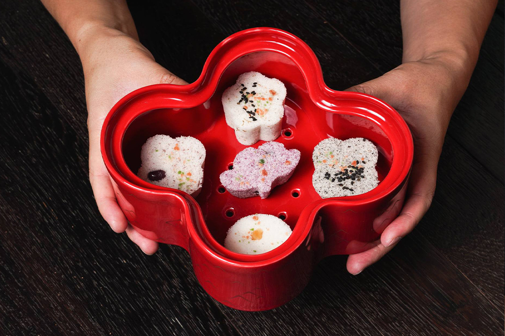 Mao's樂陶陶 x 合興壹玖肆柒聯名合作「享合樂。鬆糕陶瓷蒸盒組」。