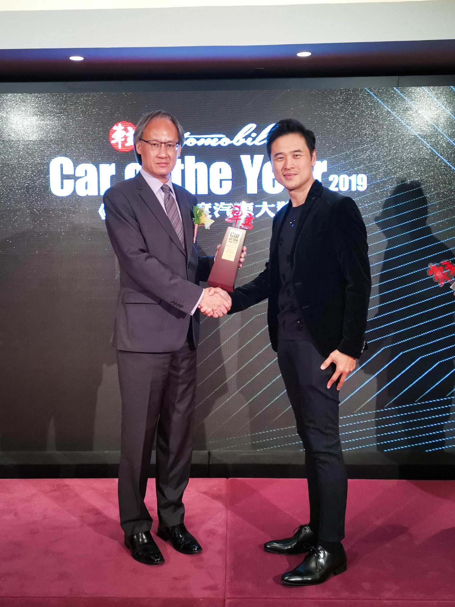 Mr. Wesley Wan presented engine restorer of the year award automobile magazine car of the year awards 2019 to john chan