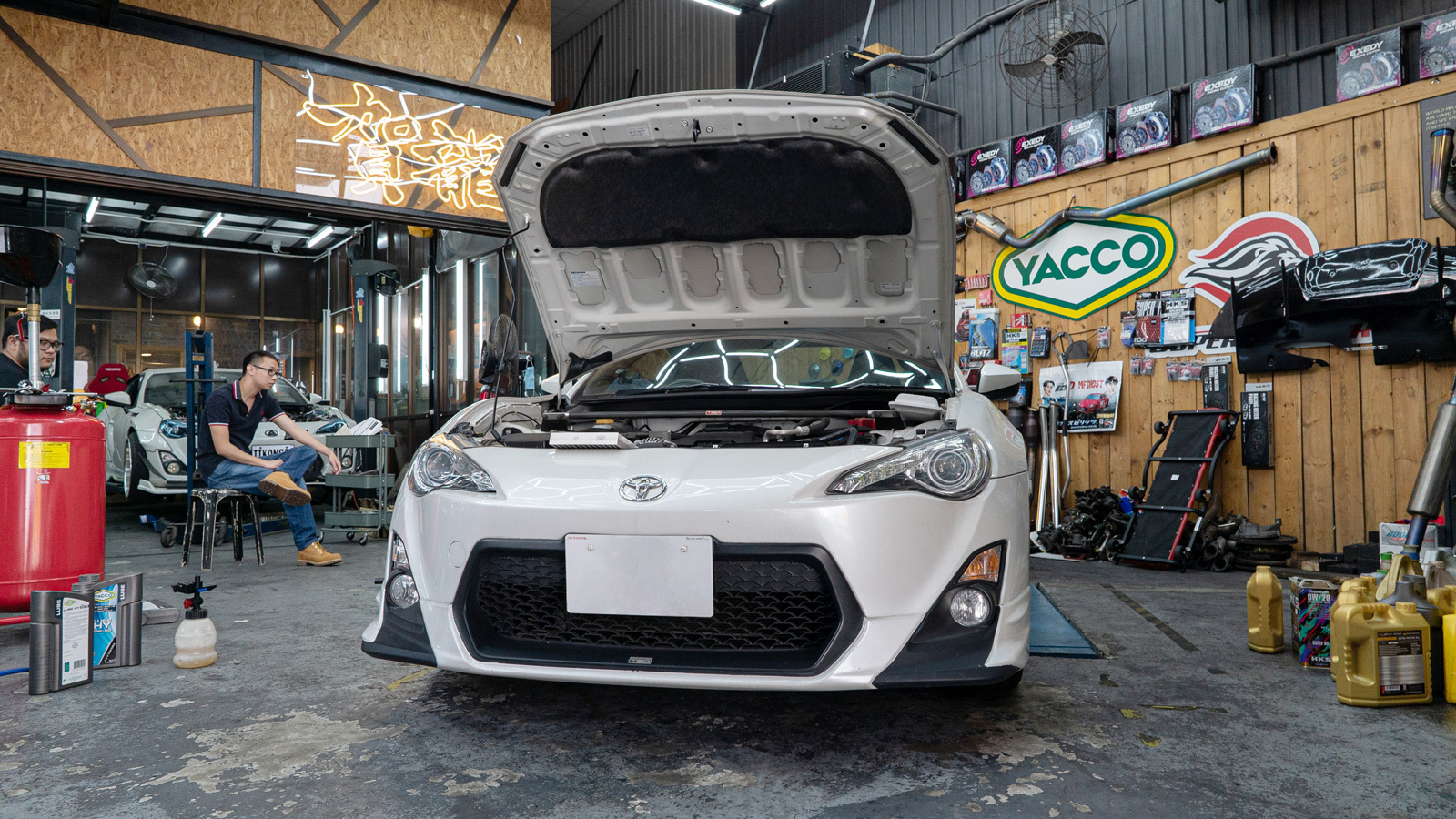 toyota 86 white ho lung motor super nano engine restorer motor oil