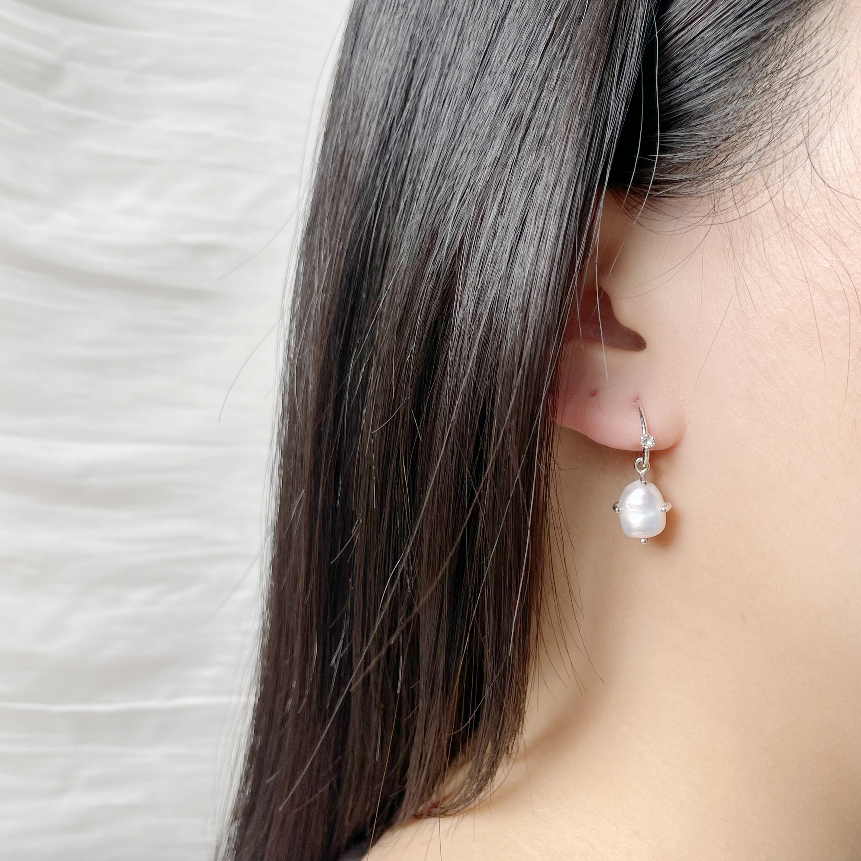 爪鑲巴洛克珍珠半圈式耳環