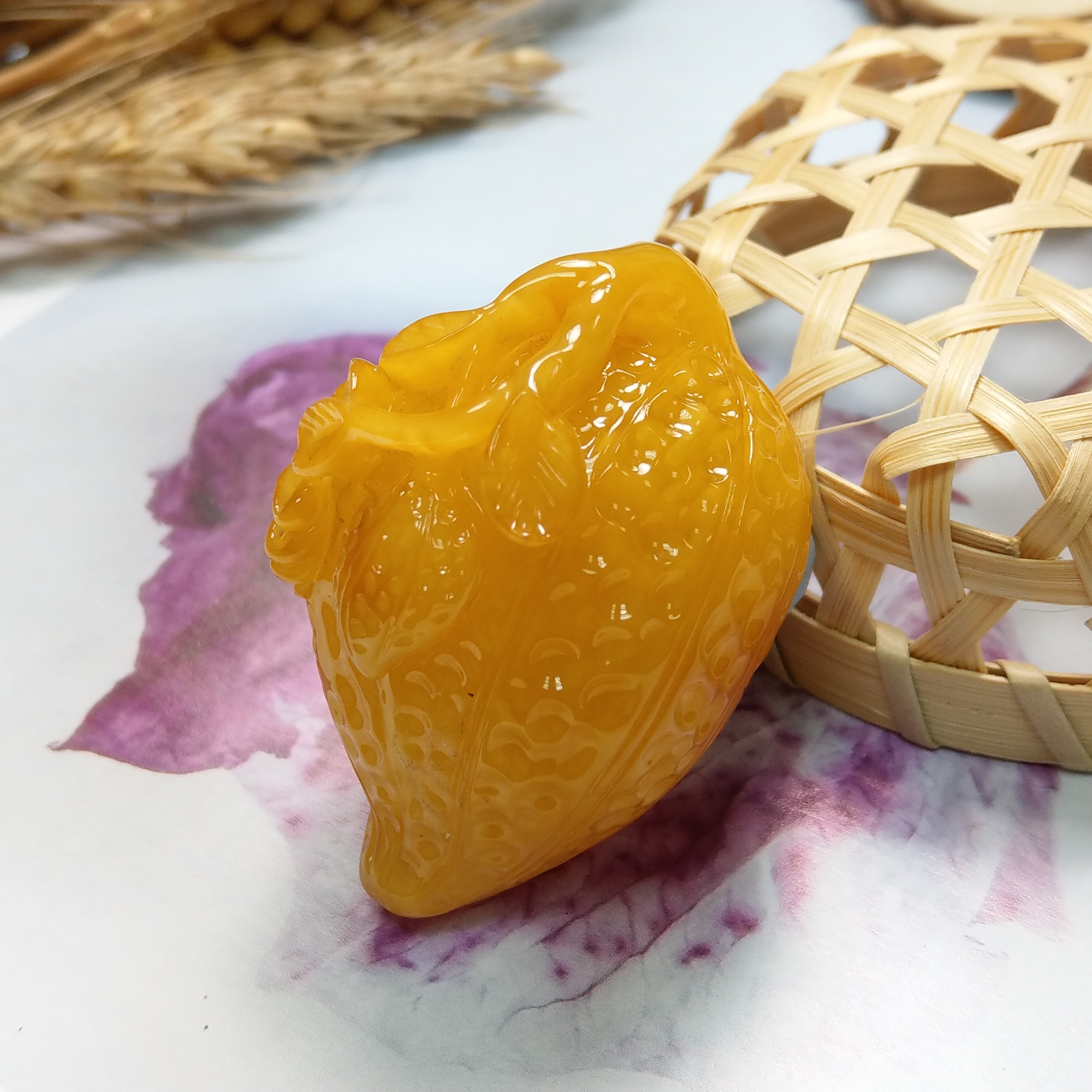 收藏款3A天然波羅的海氧化雞油黃蜜蠟好事花生立體掛擺件