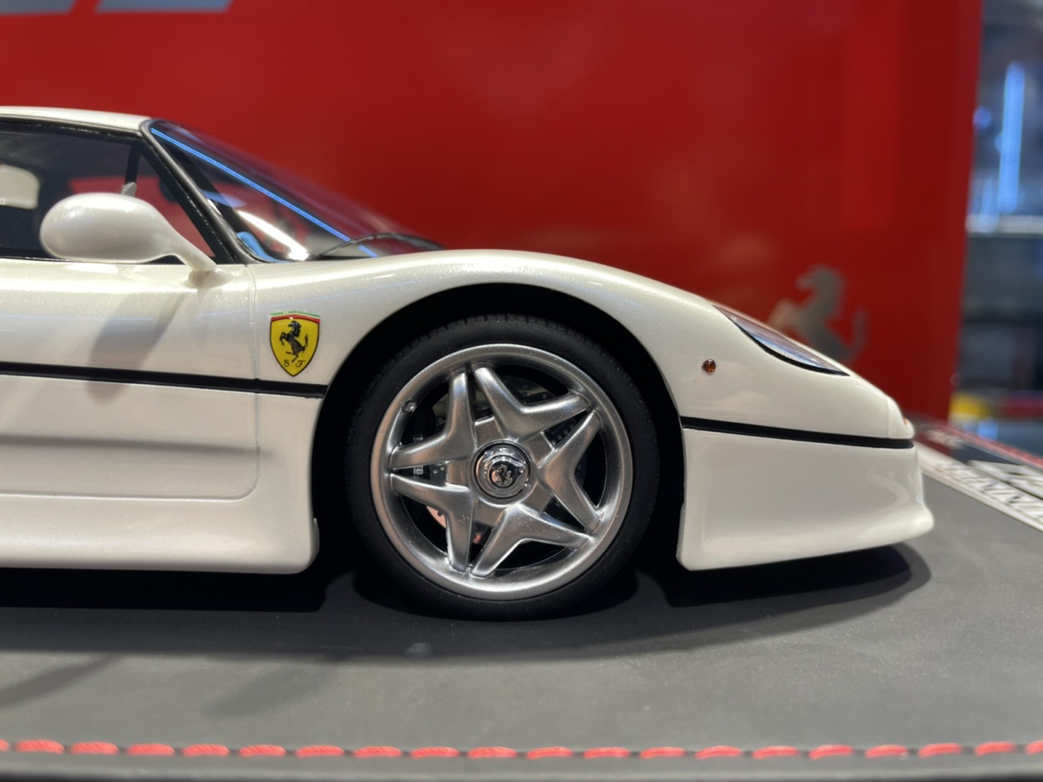 Runner 1:18 Ferrari F50! •