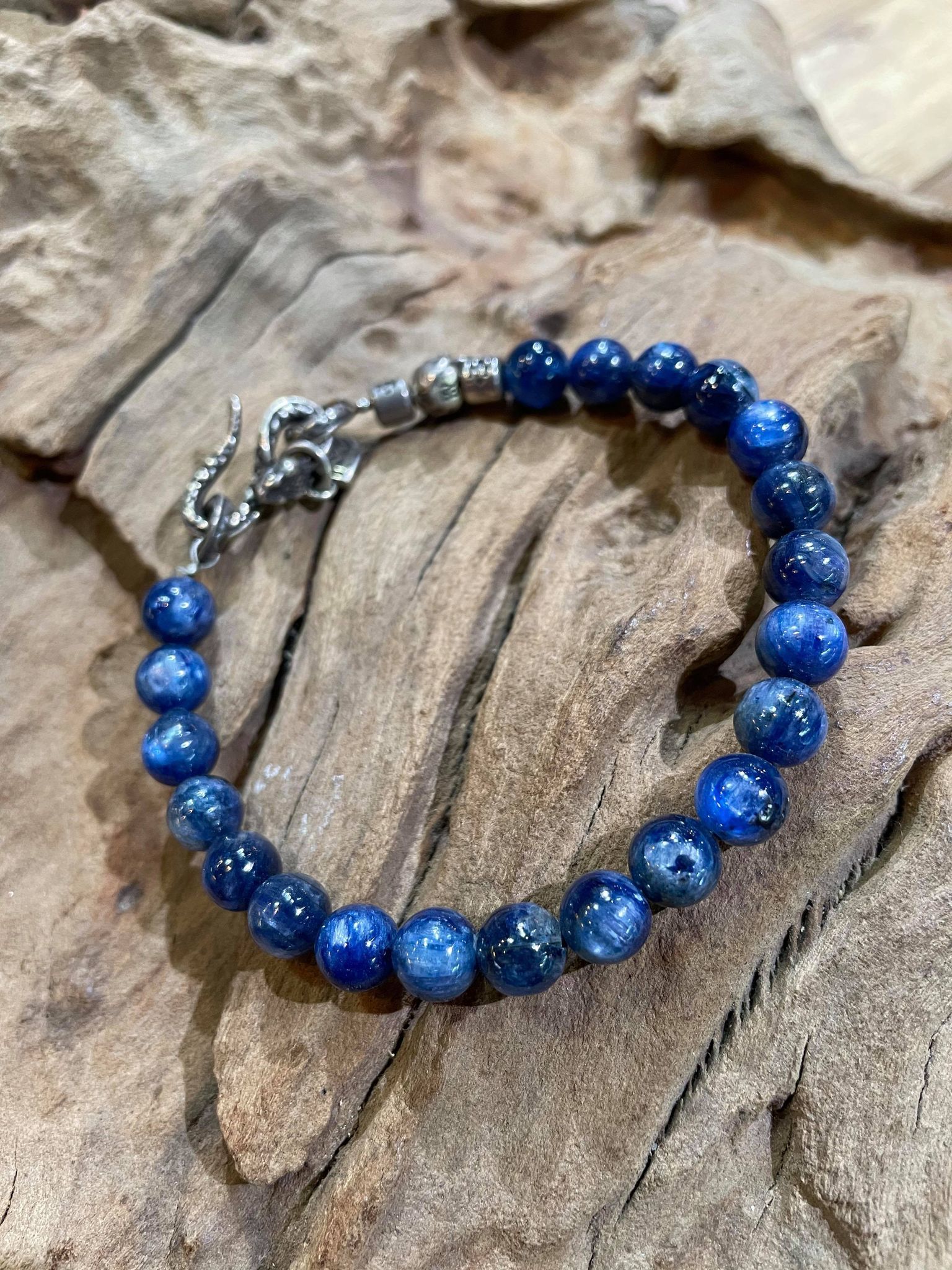 Black Venom Jewelry-8mm Kyanite Beads 藍晶石串珠手鍊。