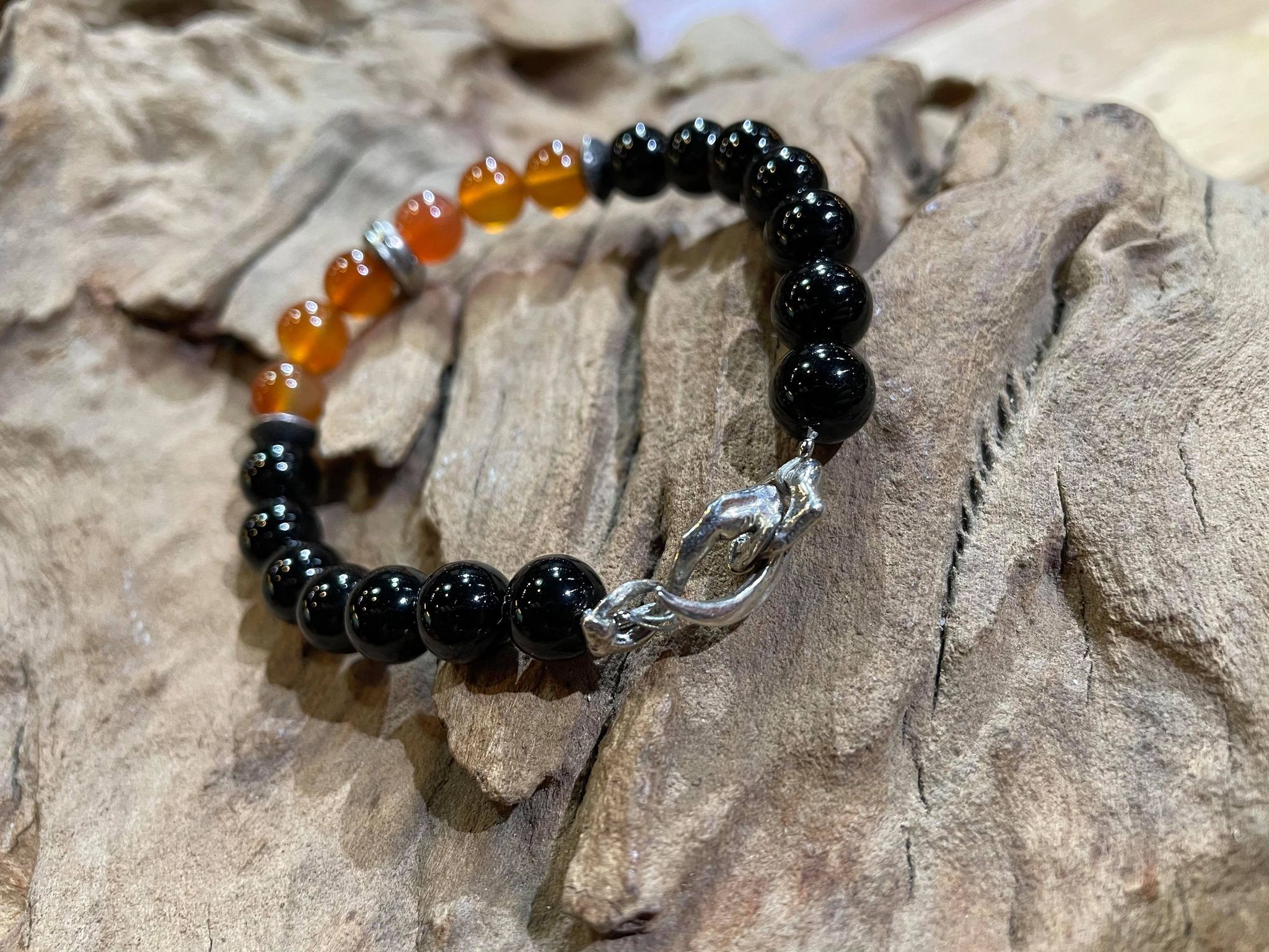 Black Venom Jewelry-8mm Black/Red Agate 黑紅瑪瑙串珠手鍊搭配閃電銀珠、鷹爪釦。