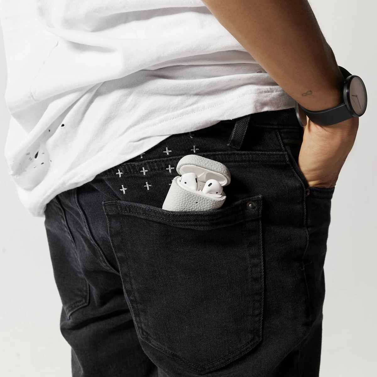 Status Anxiety. | Miracle Worker AirPods 保護套(灰、黑、粉)