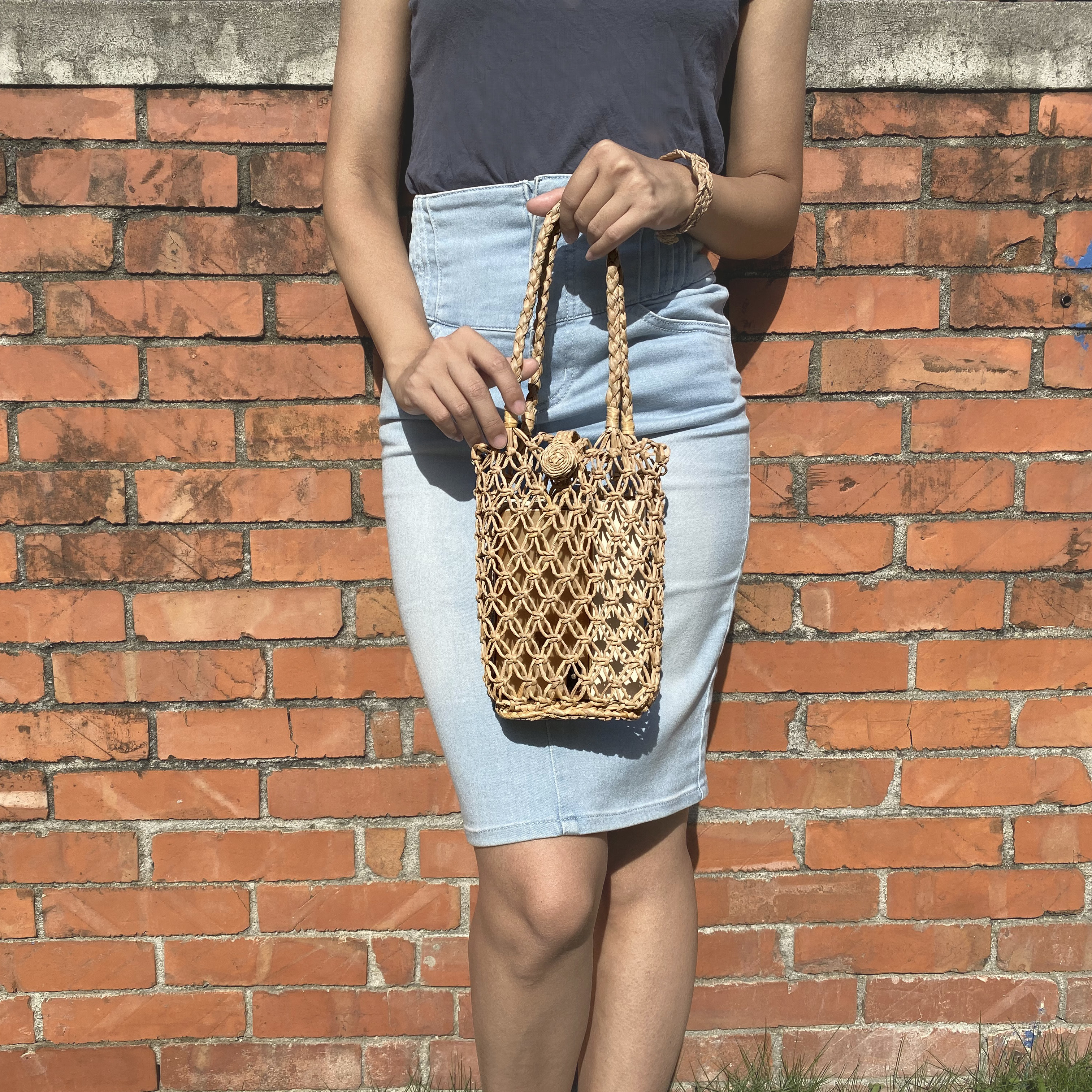 Carry me 典雅窗花編織手挽袋- 藺草