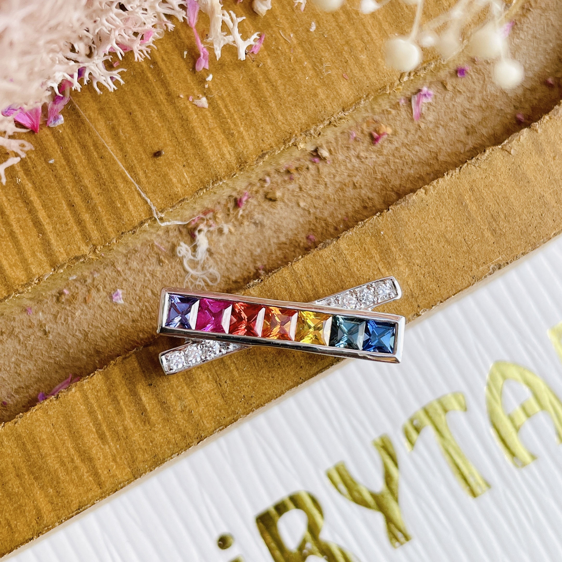 18K金彩虹藍寶石鑽石吊墜-交叉