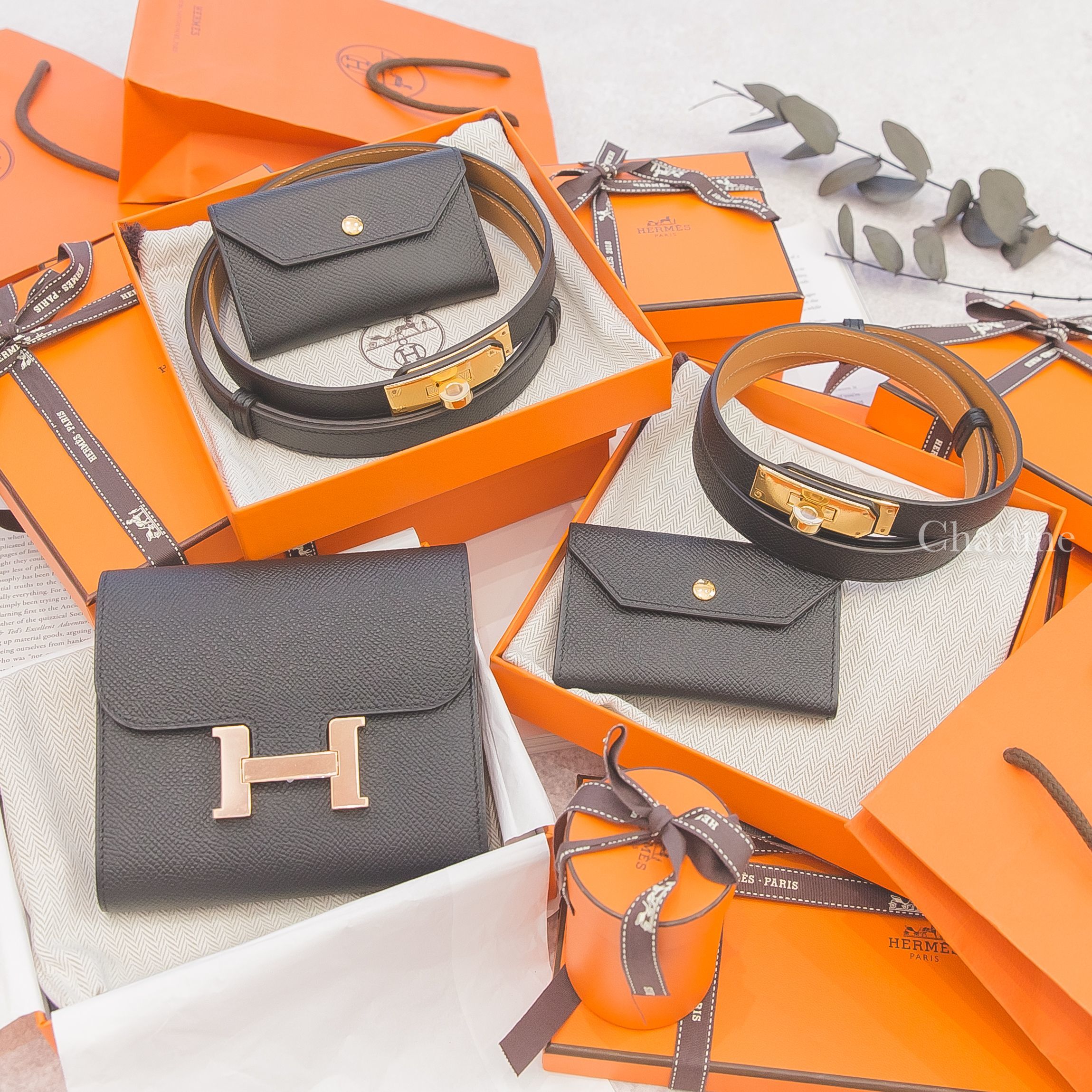 Hermès Kelly Pocket Belt 黑色金扣扣飾牛皮小包可調式皮帶,Hermès Constance Compact 黑色玫瑰金釦短夾,Hermès Belt 黑色牛皮金扣可調式皮帶-Charline Boutique 精品代購