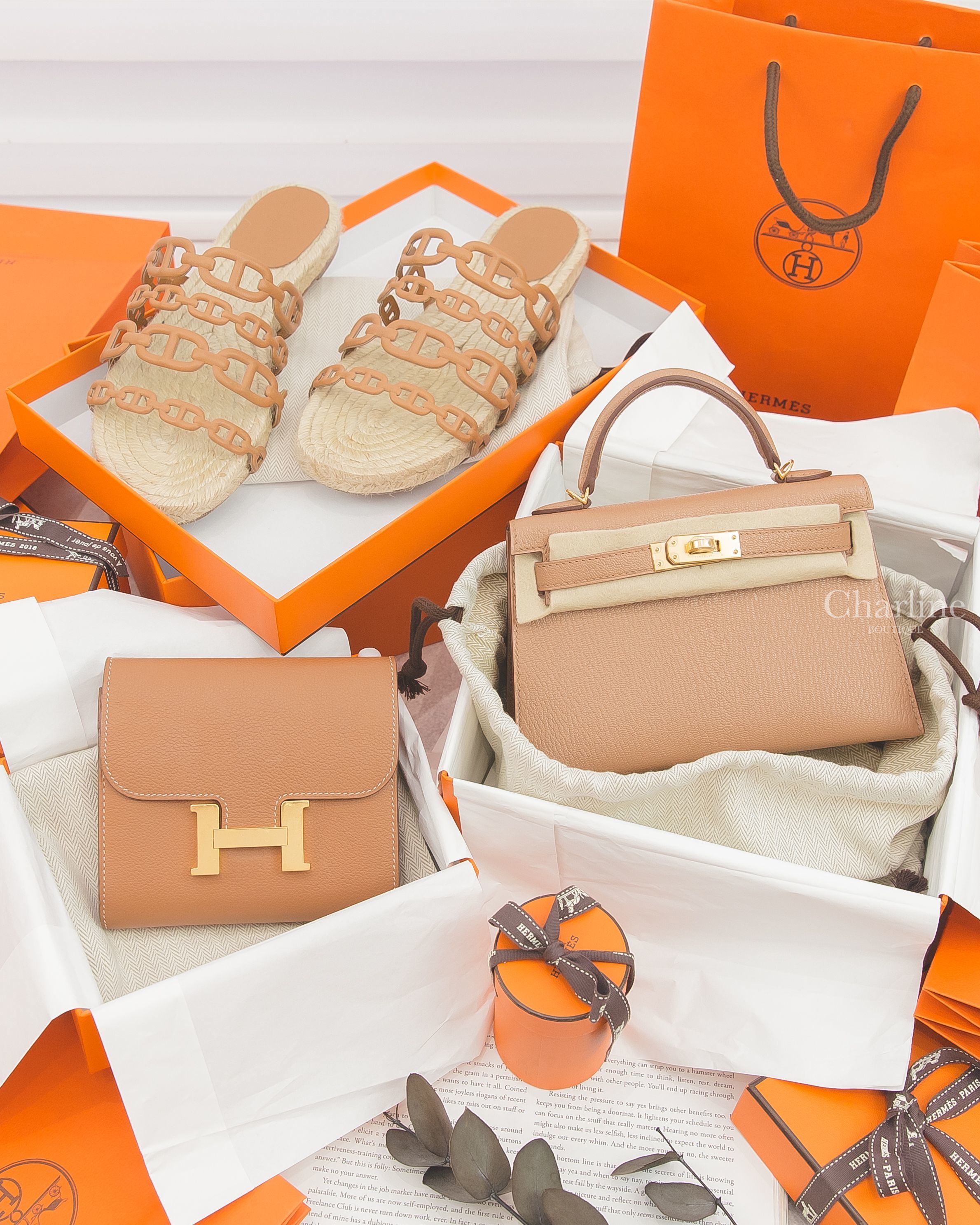 Hermès Mini Kelly 2J Quebracho Chevre Mysore 雀木色金釦迷你凱莉包,Hermes Constance Compact 37 Gold 焦糖色金釦短夾-Charline Boutique 精品代購