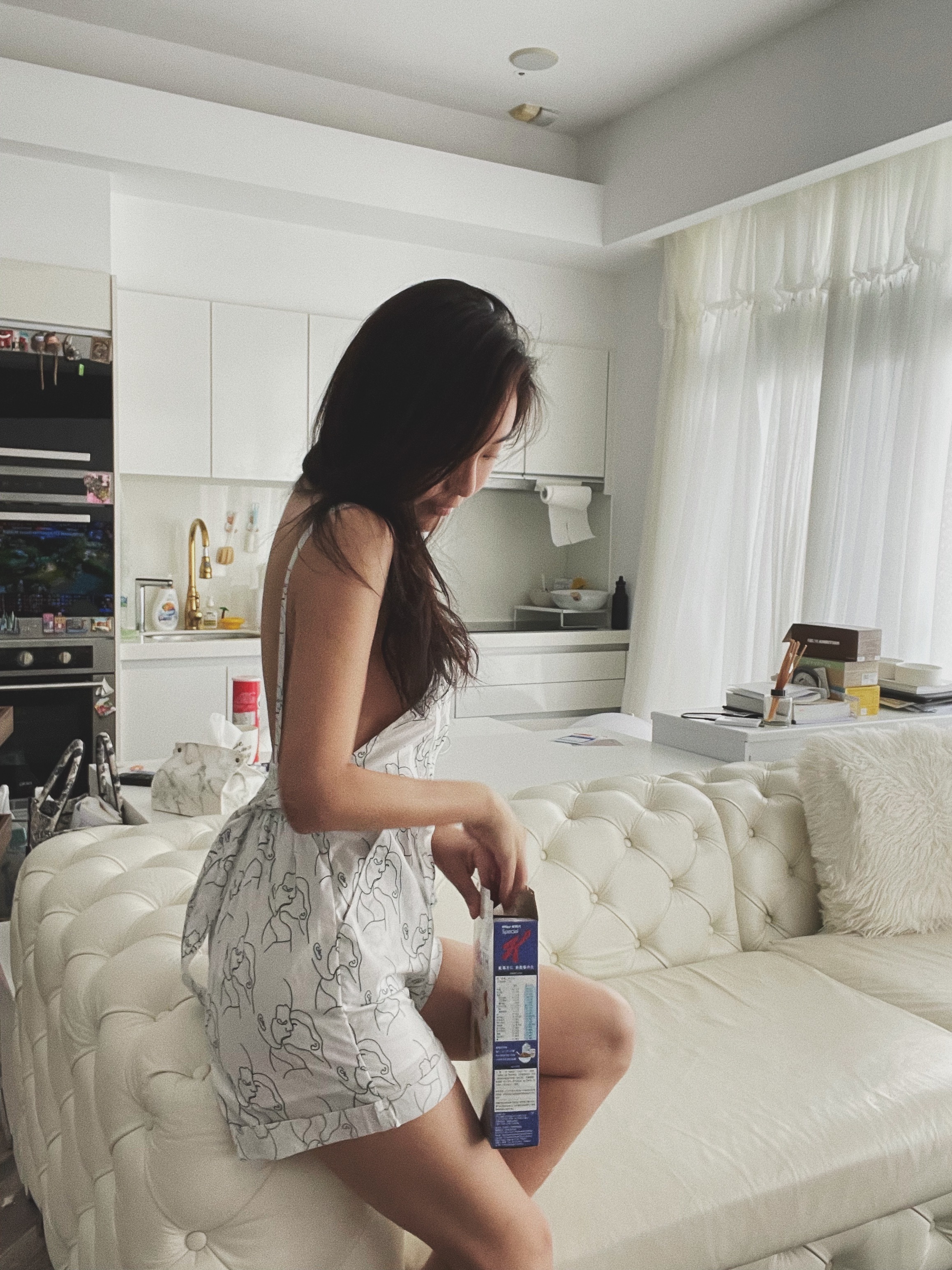 With you 人型線條露背連身短褲