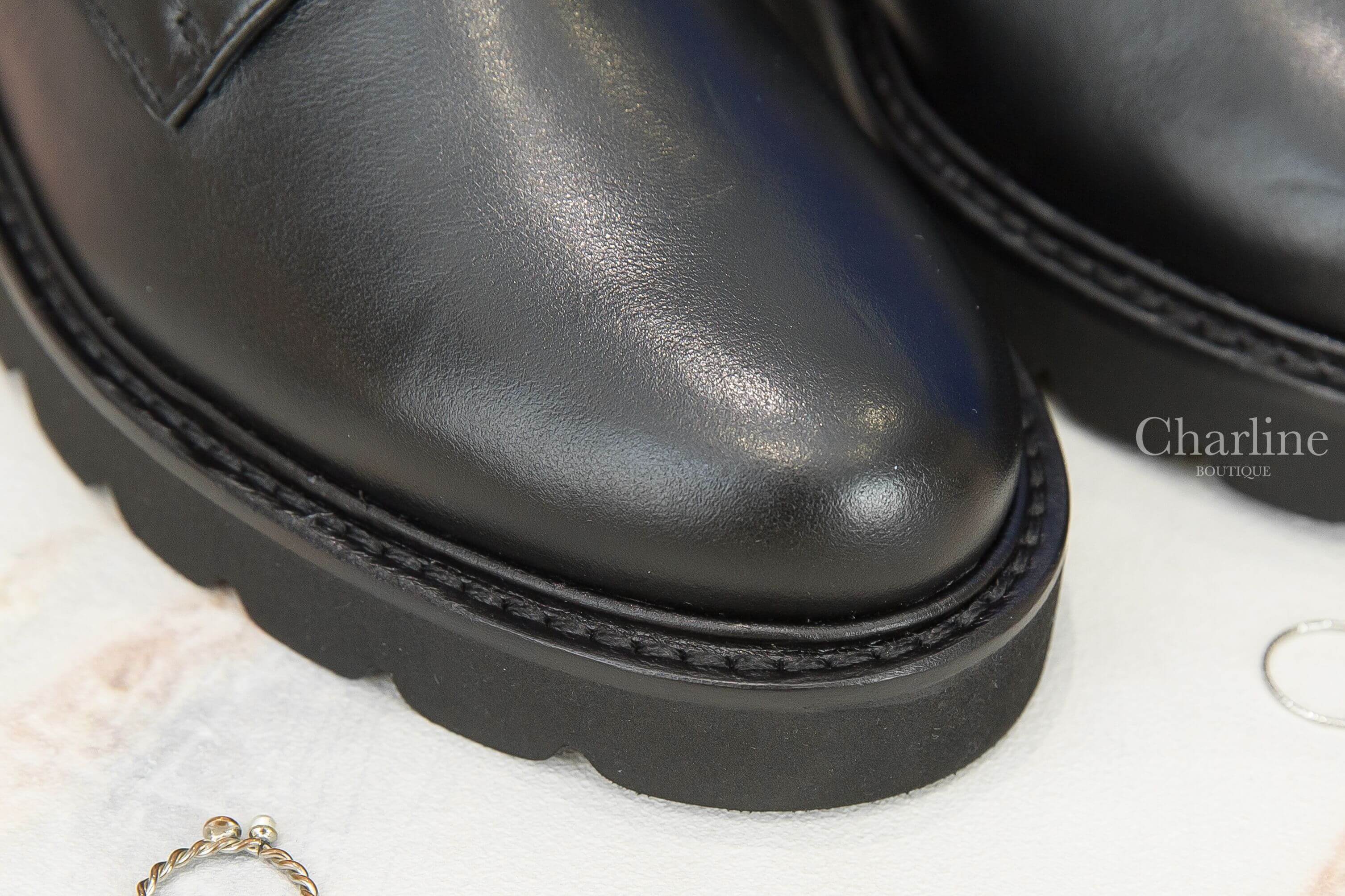 Stuart Weitzman Mila Lift Bootie 黑色皮革綁帶低跟短靴