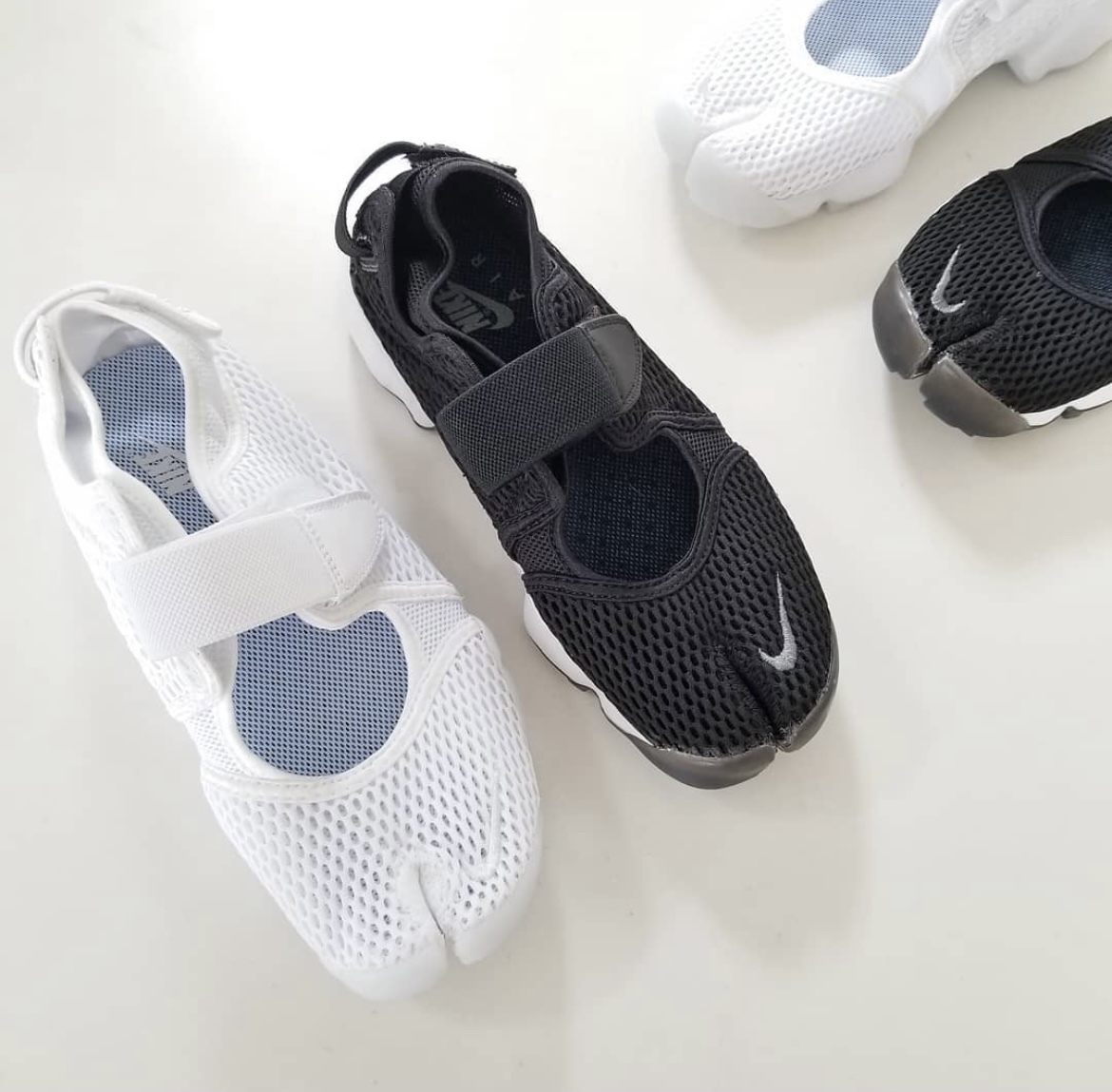 特價現貨，23cm┃NIKE AIR RIFT 黑白 基本款 洞洞 網布 大人 忍者鞋 分趾鞋