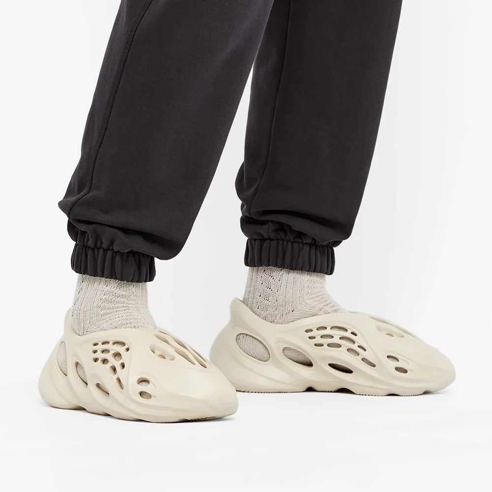 Yeezy Foam RNNR Sand 米色男女款FY4567 [海外代購]