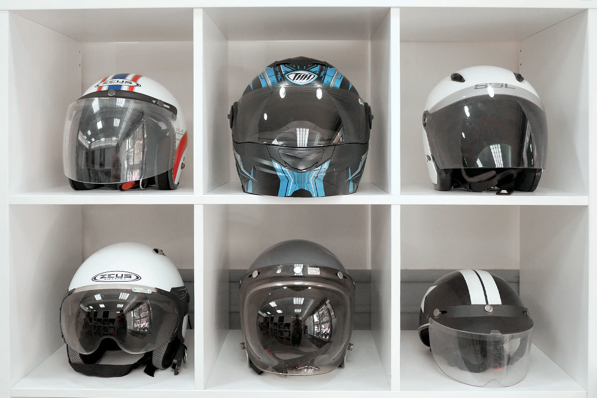 各式各樣安全帽, ex:西瓜皮、3/4、全罩