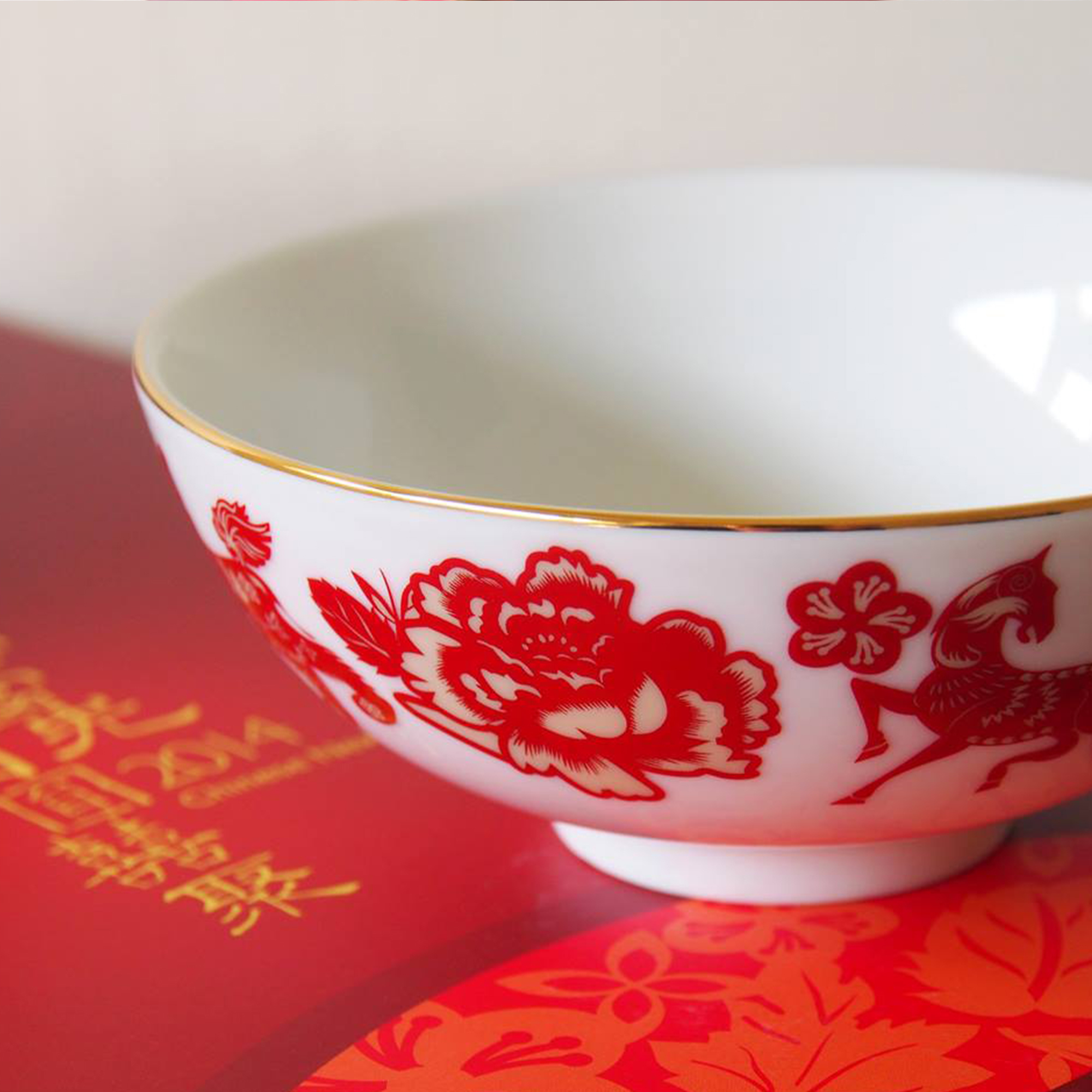 一馬當先 2014 團圓囍聚，Mao's 樂陶陶與台北101合作的春節滿額贈禮，瓷碗細部。