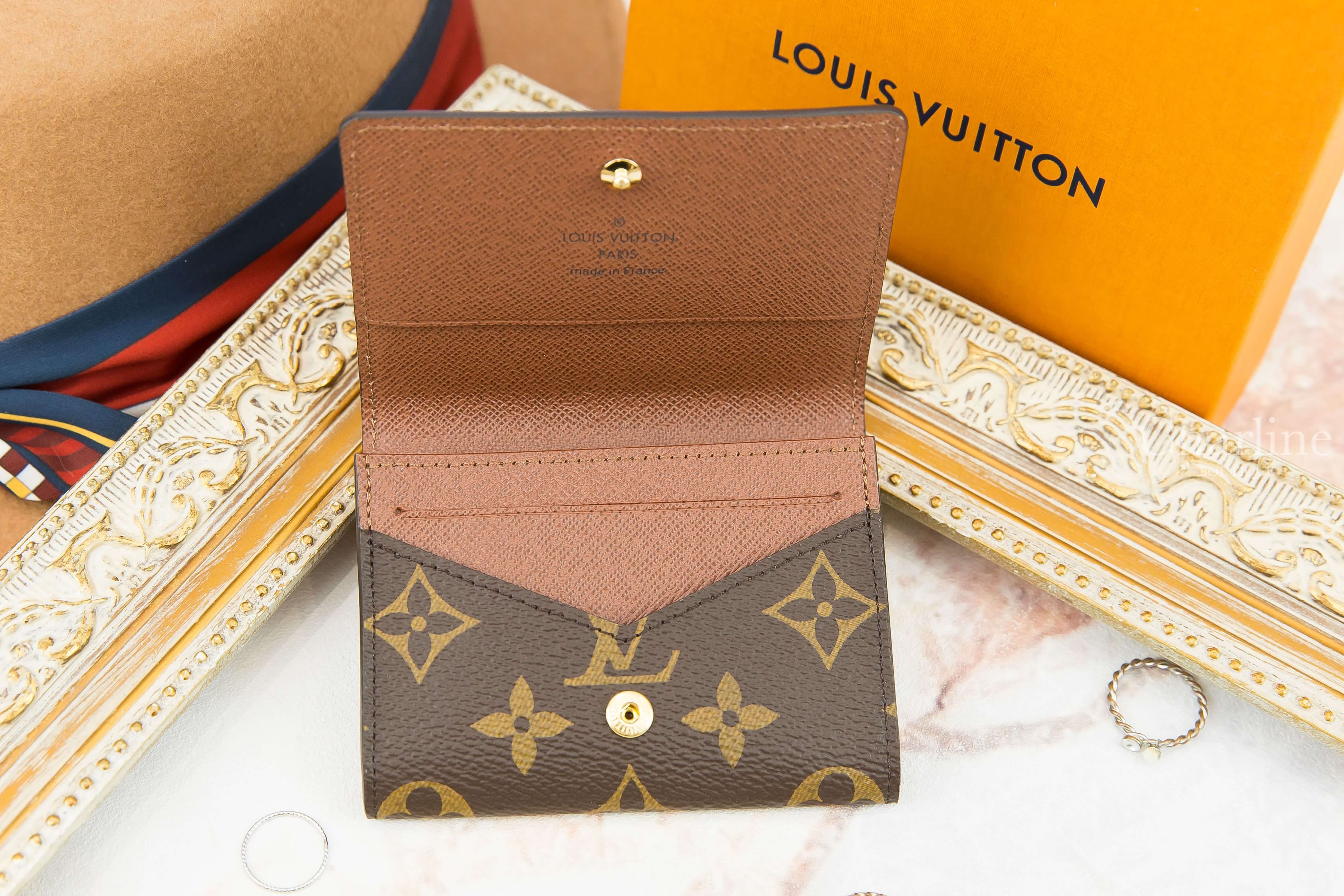 Louis Vuitton Enveloppe Carte De Visite 咖啡色老花帆布扣式卡片零錢夾-Charline Boutique 精品代購