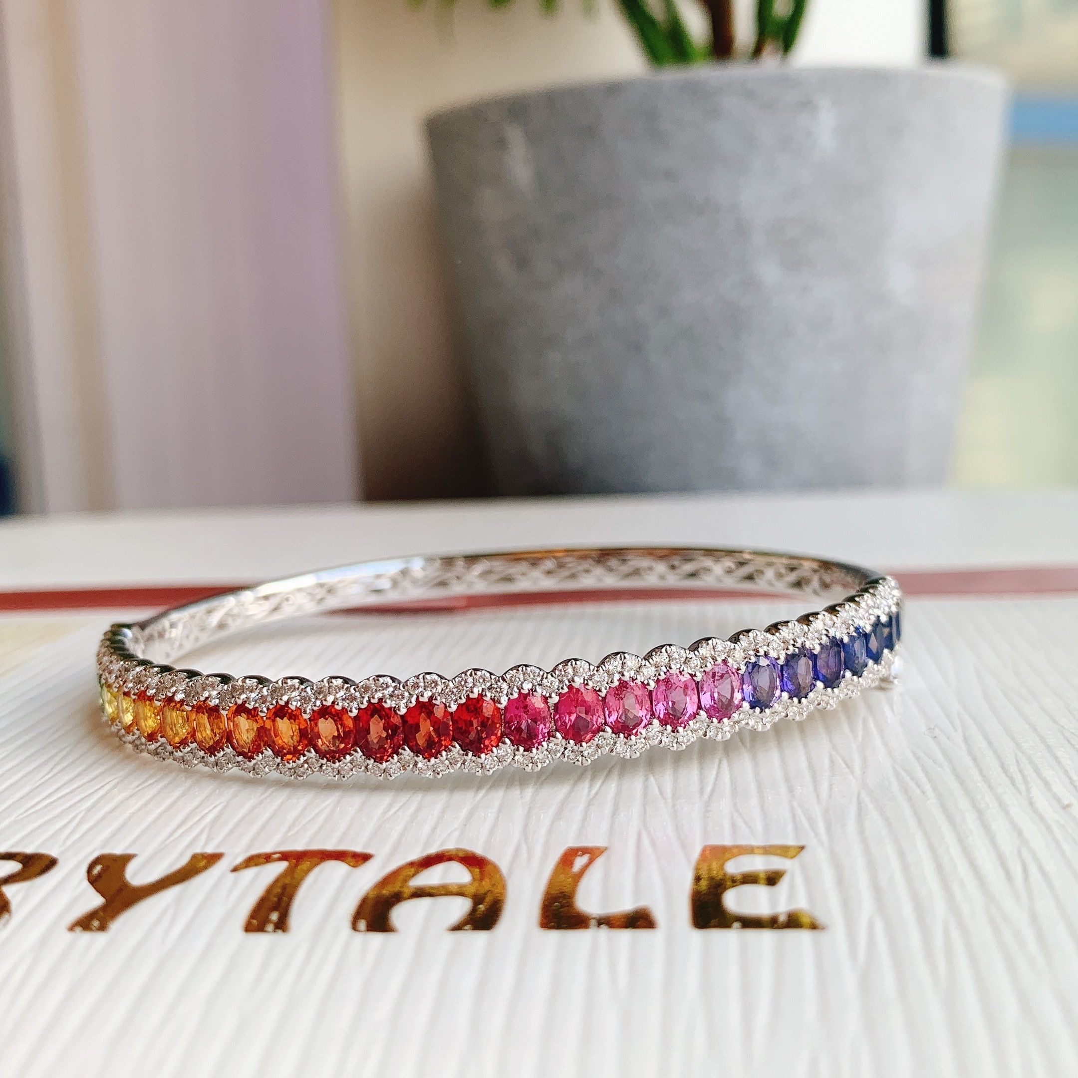 18K金彩虹藍寶石鑽石手鐲-橢圓形切割