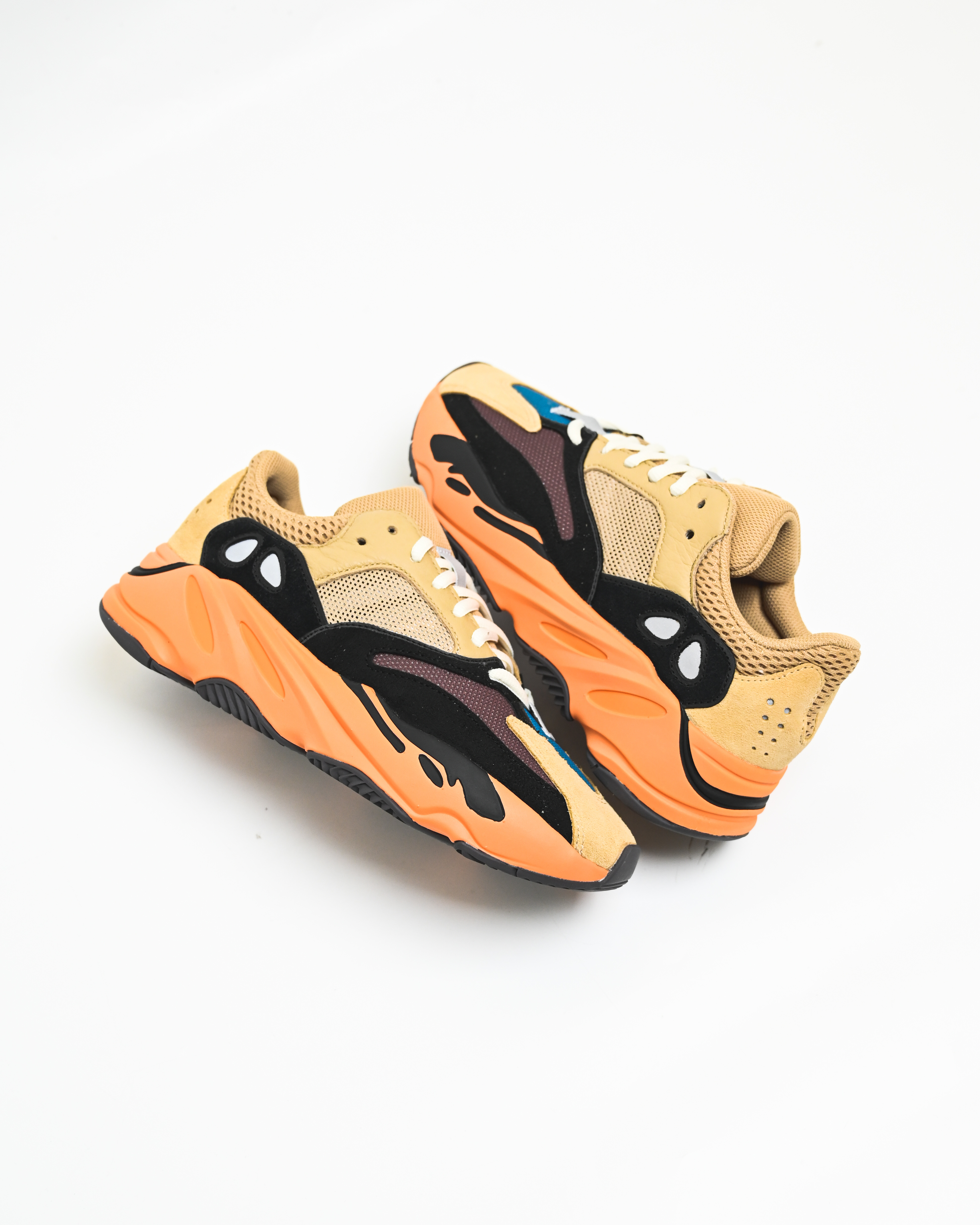 [現貨] Yeezy Boost 700 "Enflame Amber" GW0297