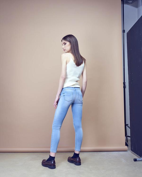 【SILVIAN HEACH】淺色窄版牛仔褲(KIM)