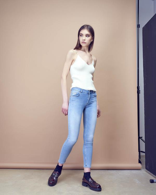 【SILVIAN HEACH】淺色窄版牛仔褲(KIM)