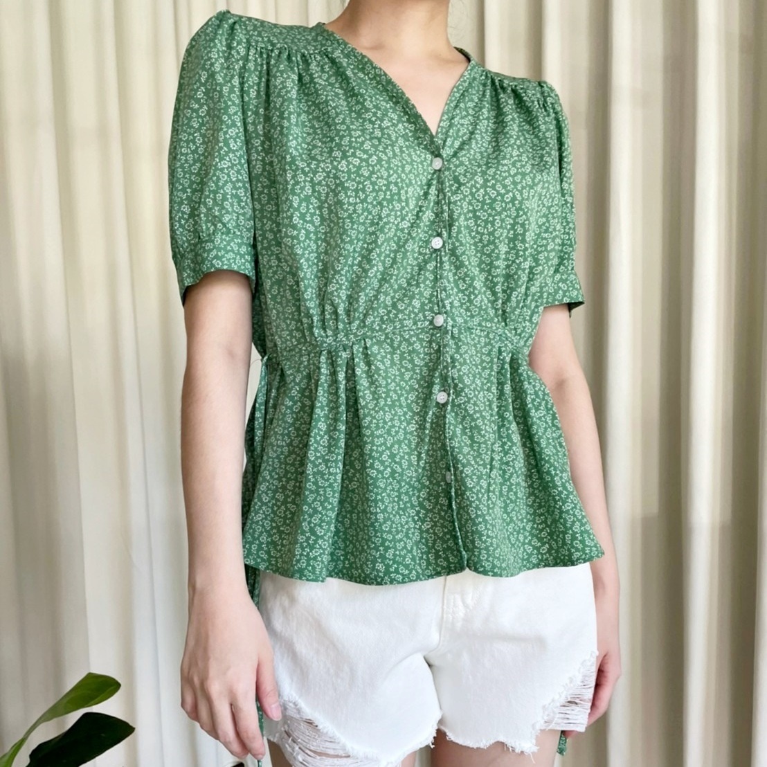 5W02 夏日碎花V領綁帶上衣 綠色