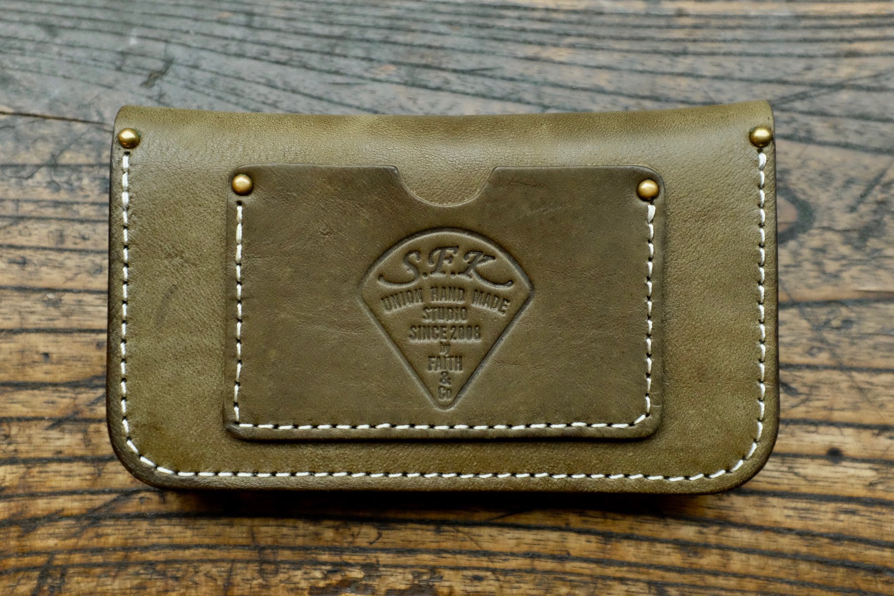 『Faith』S.F.K. 綠茶色植鞣牛革拉鍊中夾 須事先詢問現貨數量