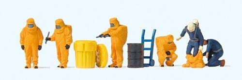 Preiser 10732 HO scale, Firefighters in orange protective suits with accessories