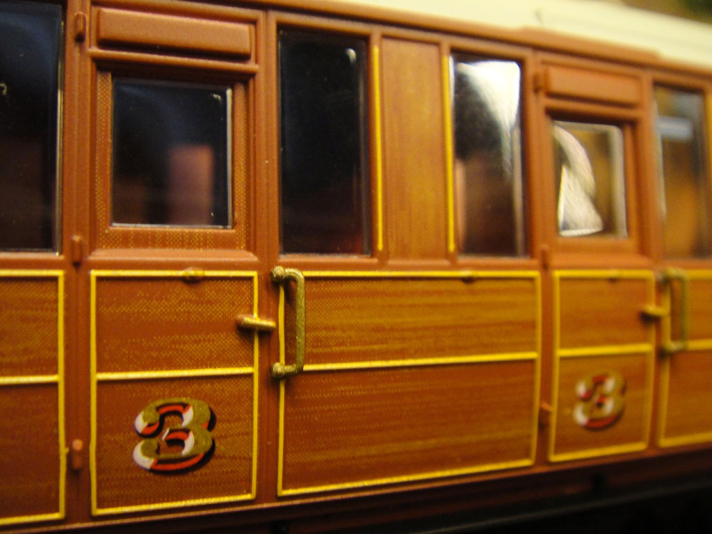 Hornby R4516 HO scale LNER Gresley Suburban 3rd 3182