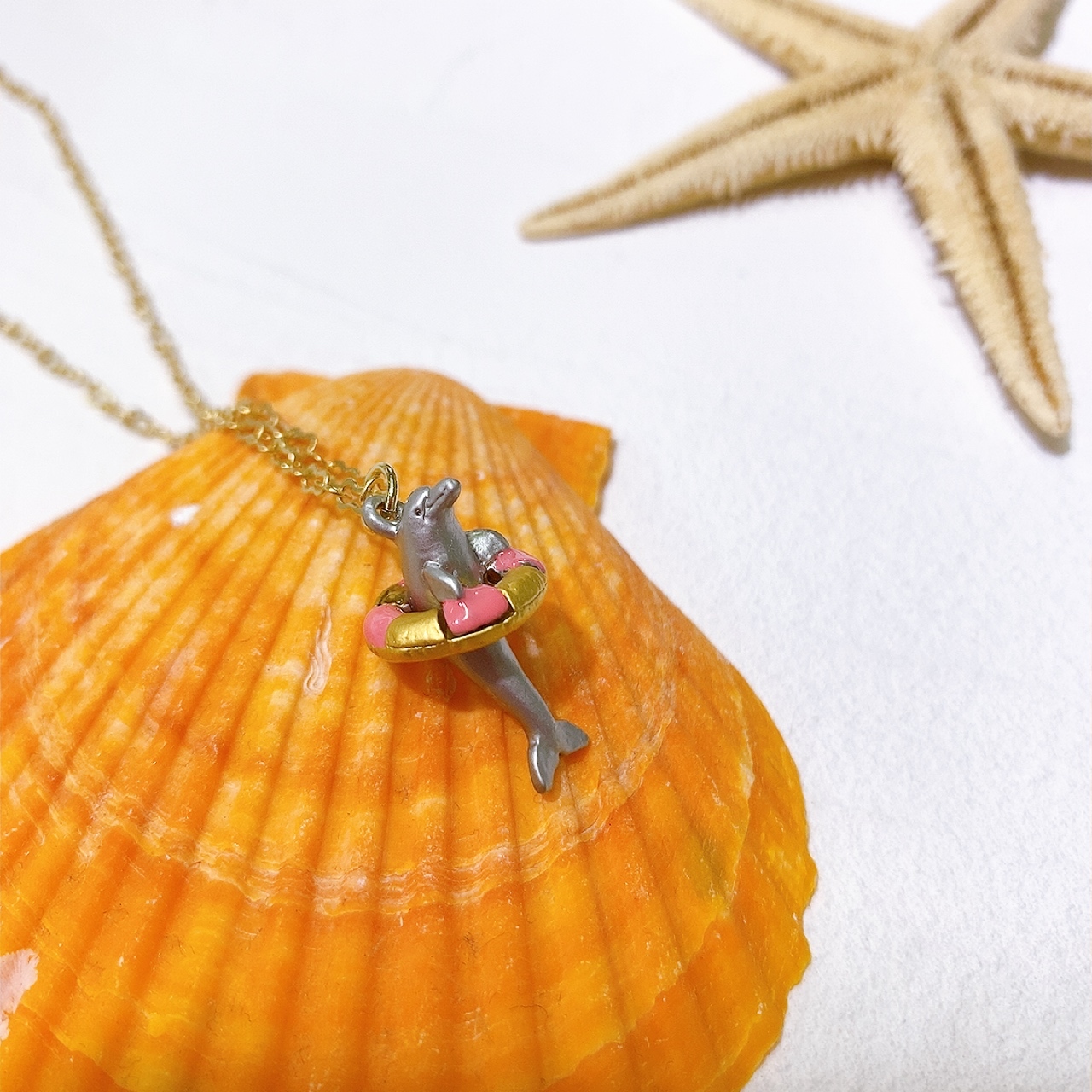 Palnart Poc 上游水班的海豚頸鏈