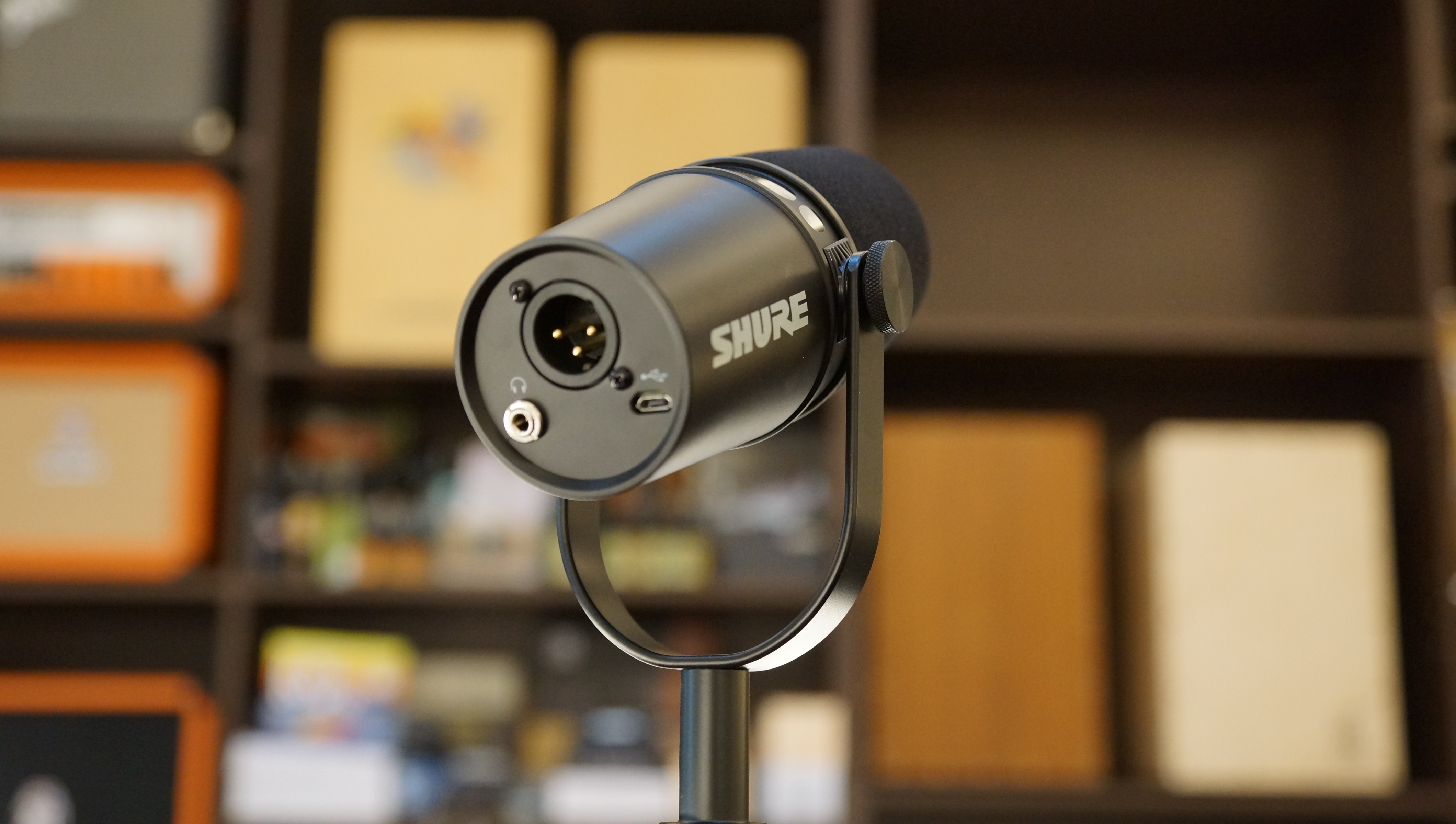 Shure SHURE MOTIV MV7 銀色/黑色 人聲專用 USB動圈式麥克風 適用於Podcast 播客、錄音、直播、演出 第 5 張圖片｜三峽麥克風