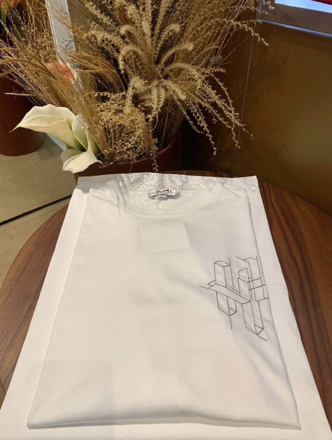 H logo T shirt size L