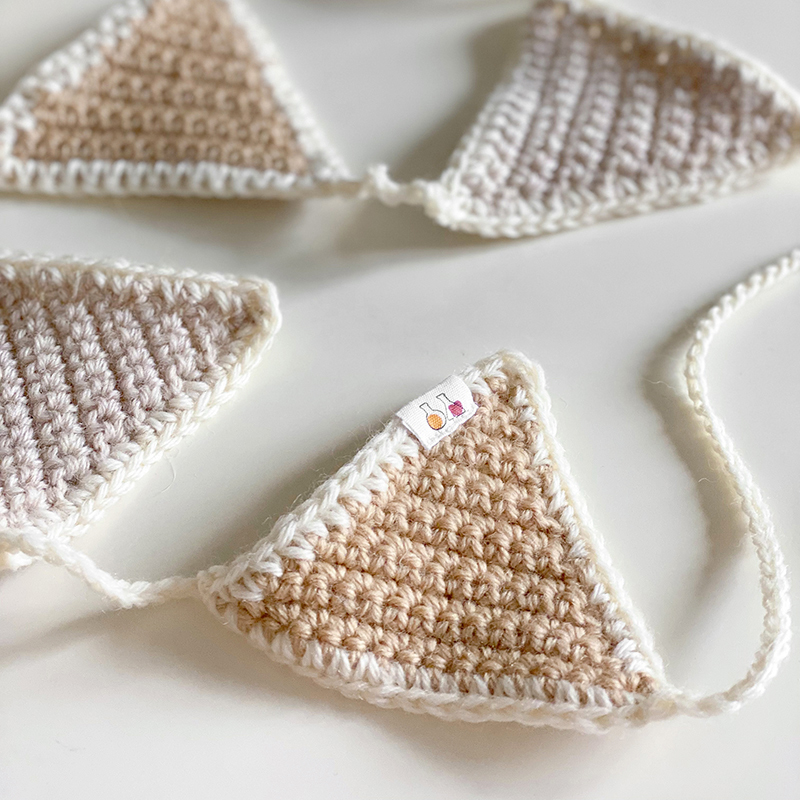 【獨家原創設計】六面針織三角旗 - 小濃奶茶(接單訂製品)