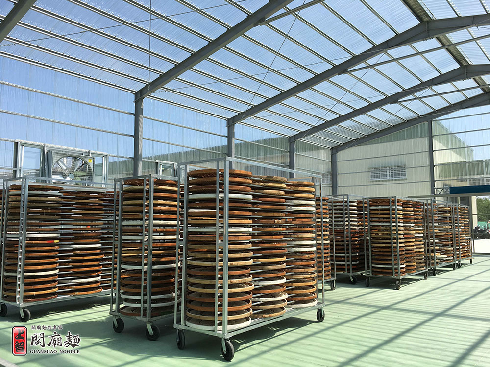 上智關廟麵 - 傳產拚轉型！他們靠傳統工法和特殊麵條，年收 6 億外銷 20 餘國— 專訪上智關廟麵 | 行銷人